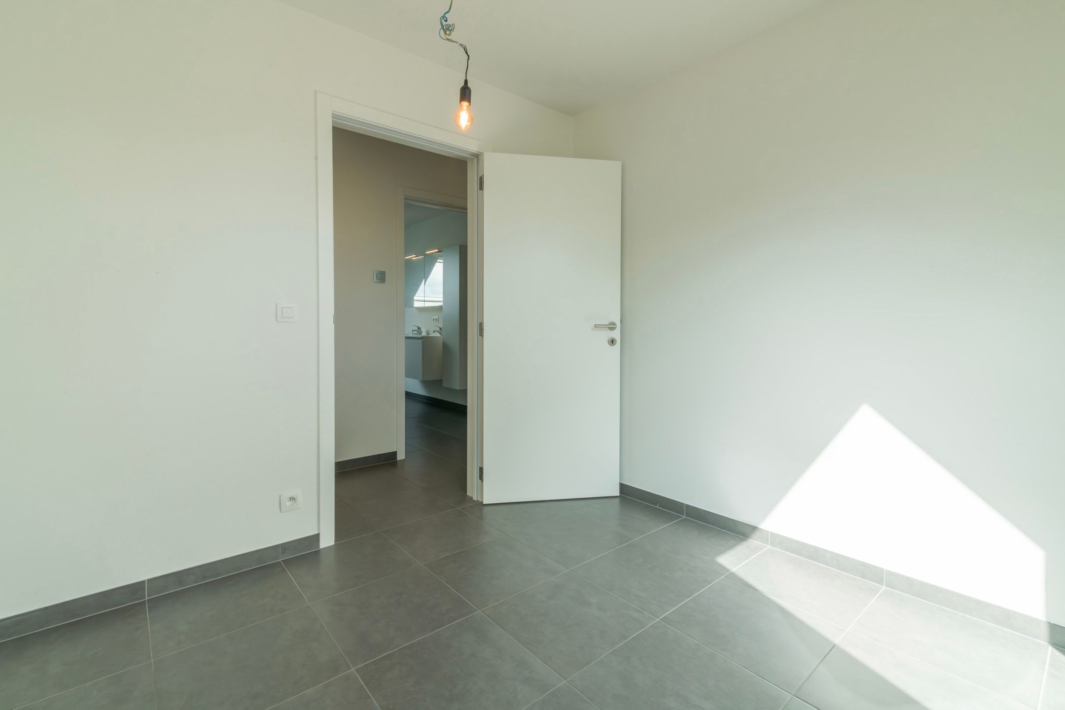 Licht en ruim duplexappartement met parking in Hasselt  foto 20