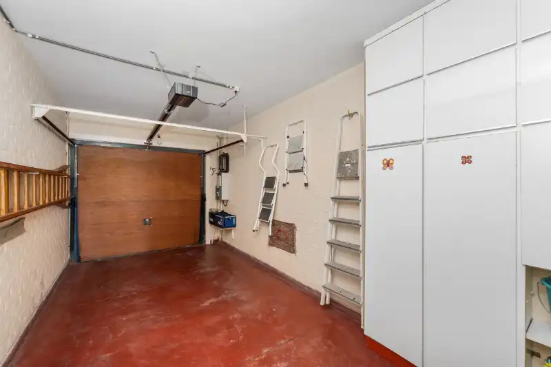 Roeselare. Uitzonderlijke ruime driegevelwoning met 5 slaapkamers en bureel, rustige straat en centraal gelegen. Zuidelijke tuin. Ideaal voor gezinnen / thuiswerkers. foto 10