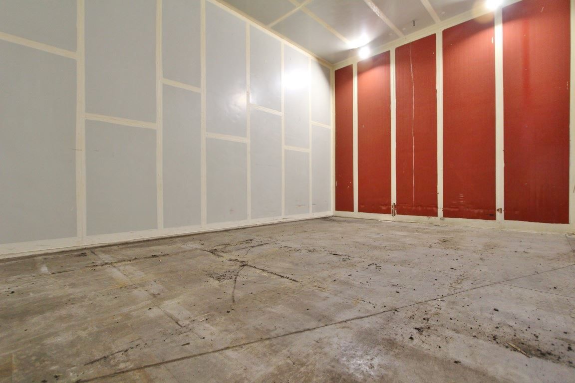 Ruime stockageruimte met frigoloodsen foto 22