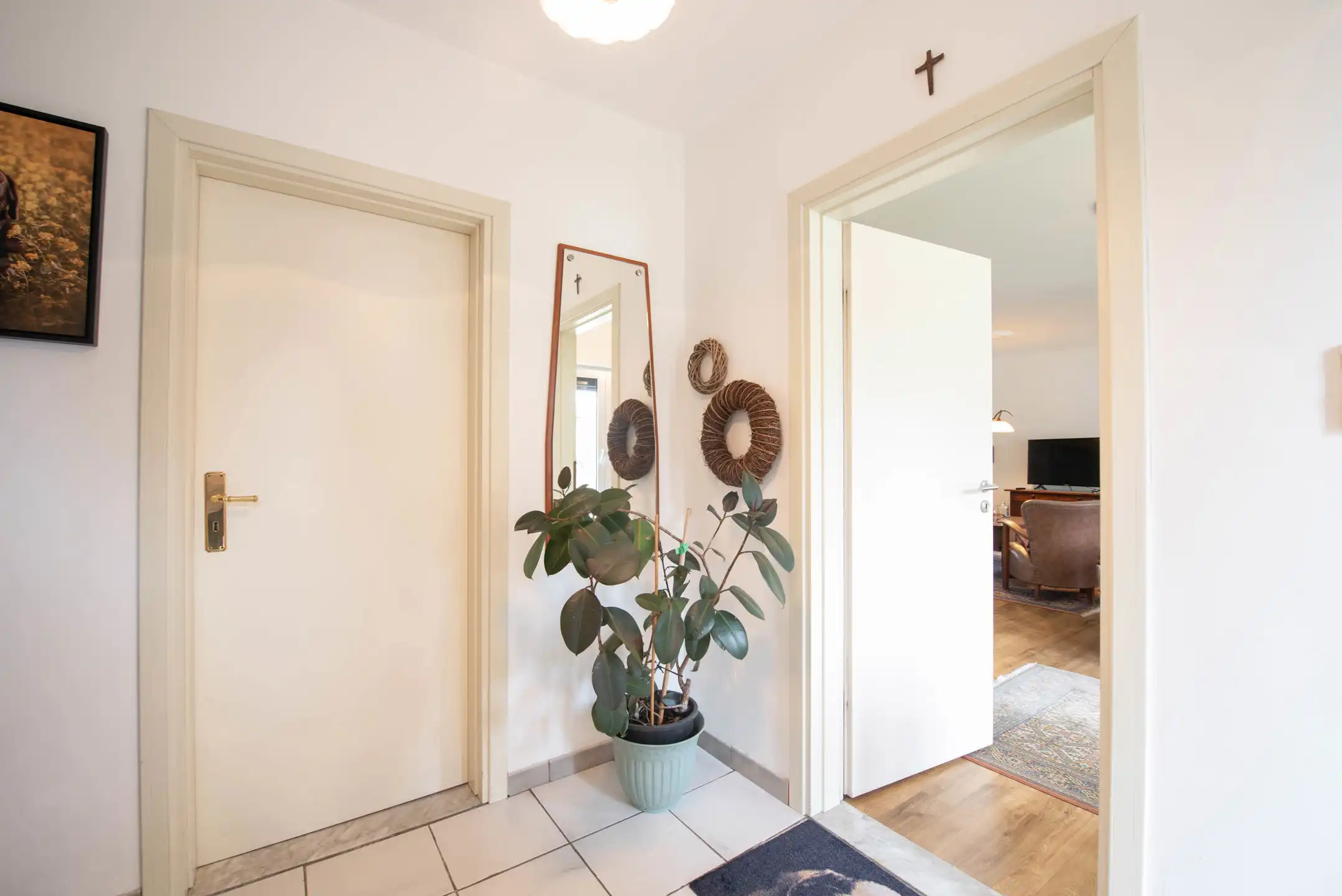 Gelijkvloerse woning met inpandige garage  foto 2