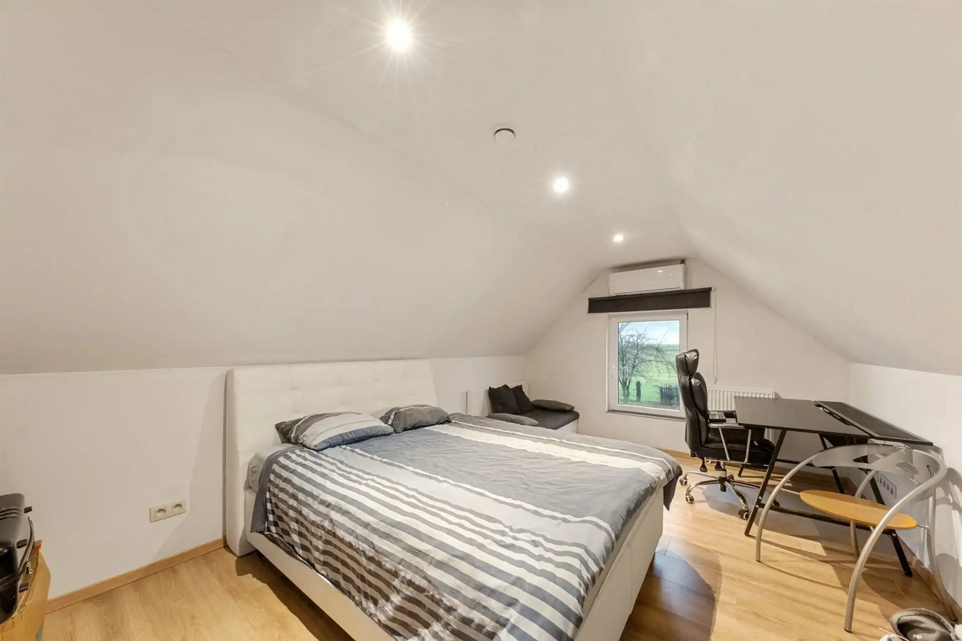 Ruime en energiezuinige woning met studio en tuin in Gaurain foto 14