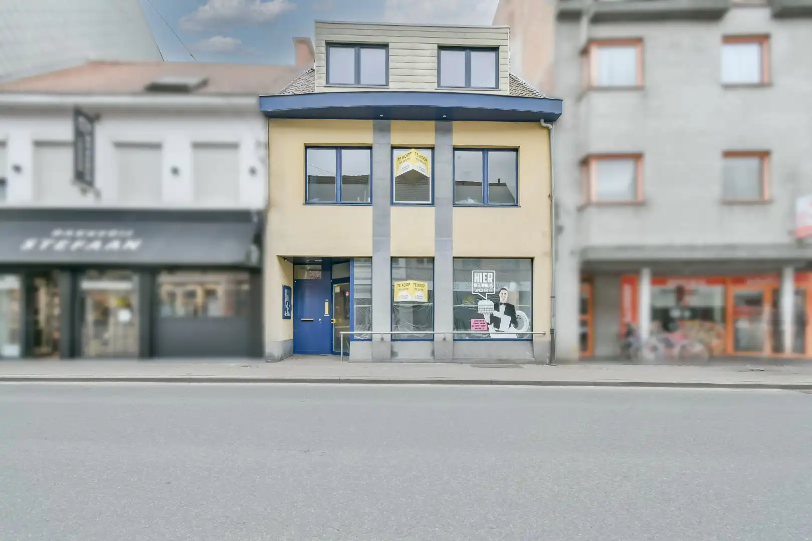 Ruime woning met handelsgedeelte op gunstige ligging in centrum! foto {{pictureIndex}}