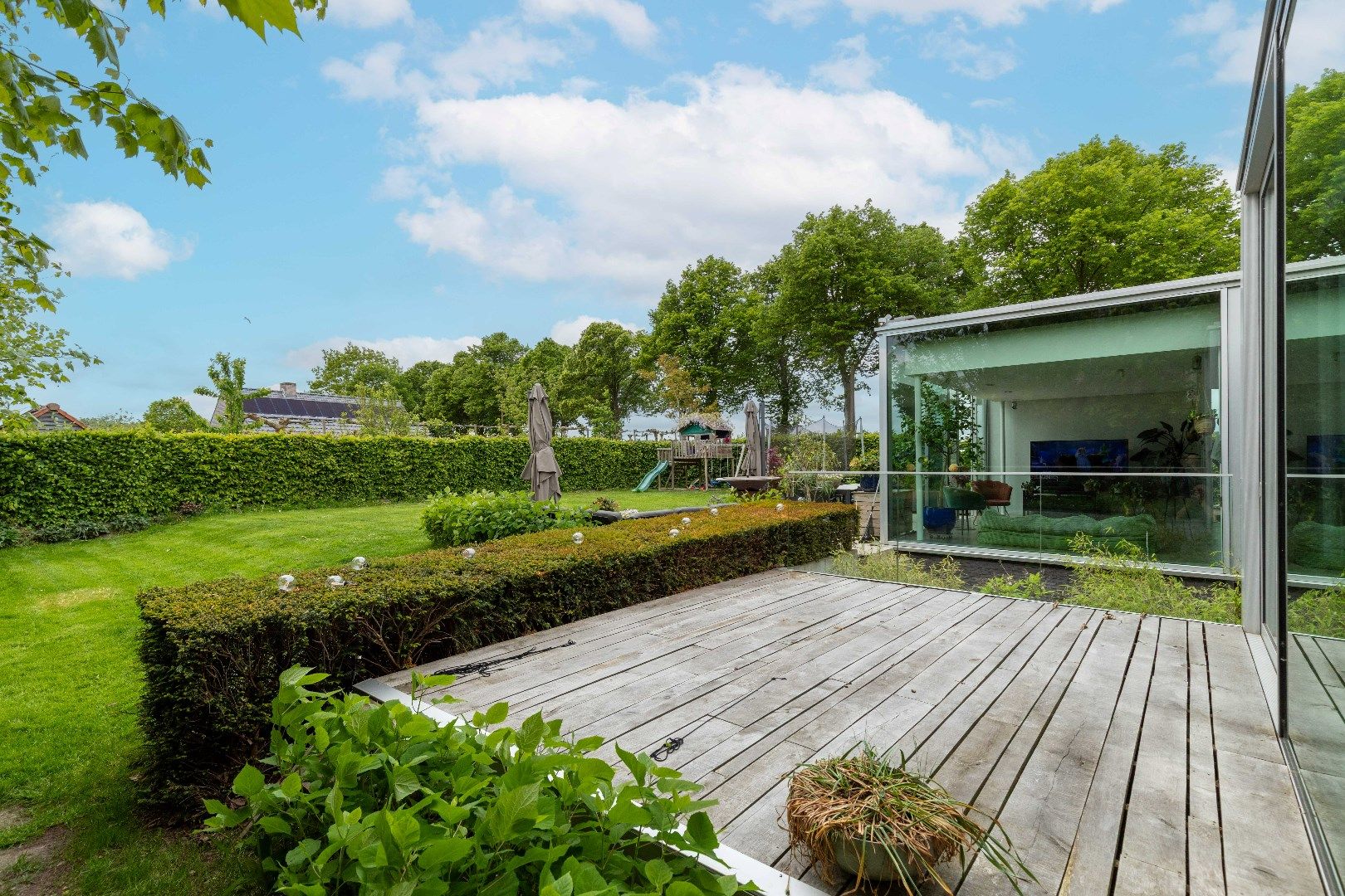 Recente en uitgebouwde villa met vijf kamers en/of praktijkruimte omgeven door het groen tussen Brugge en Oostkamp! foto 25