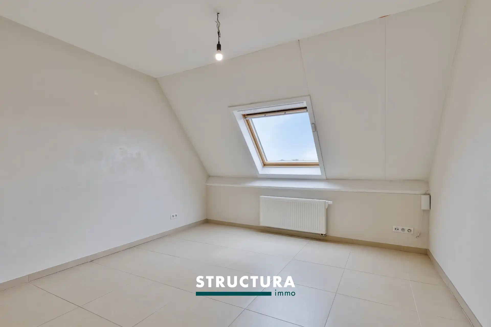 Lichtrijk duplexappartement met terras en 2 kamers foto 13