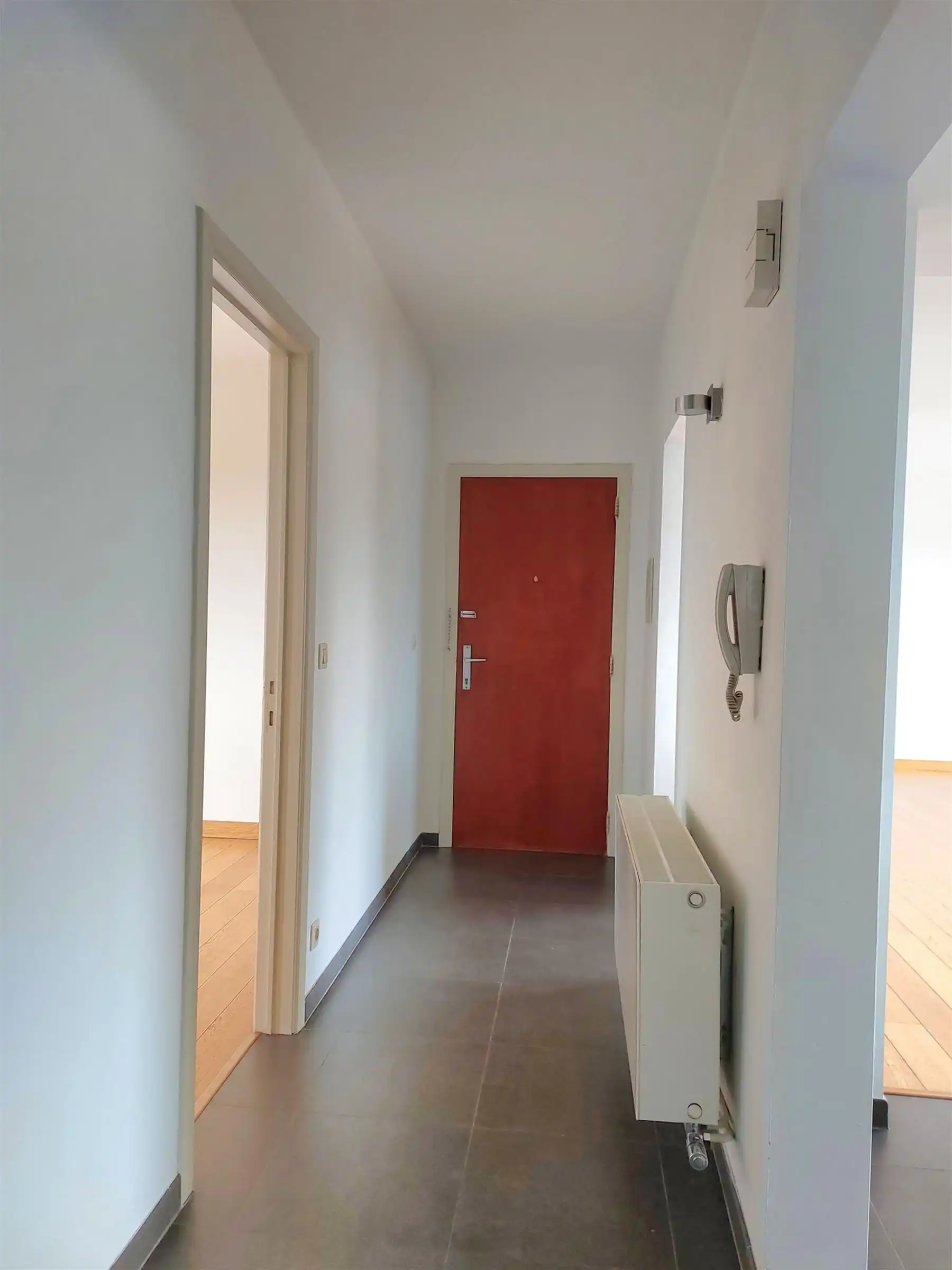APPARTEMENT INCLUSIEF GARAGE EN 2 SLKMS foto 3