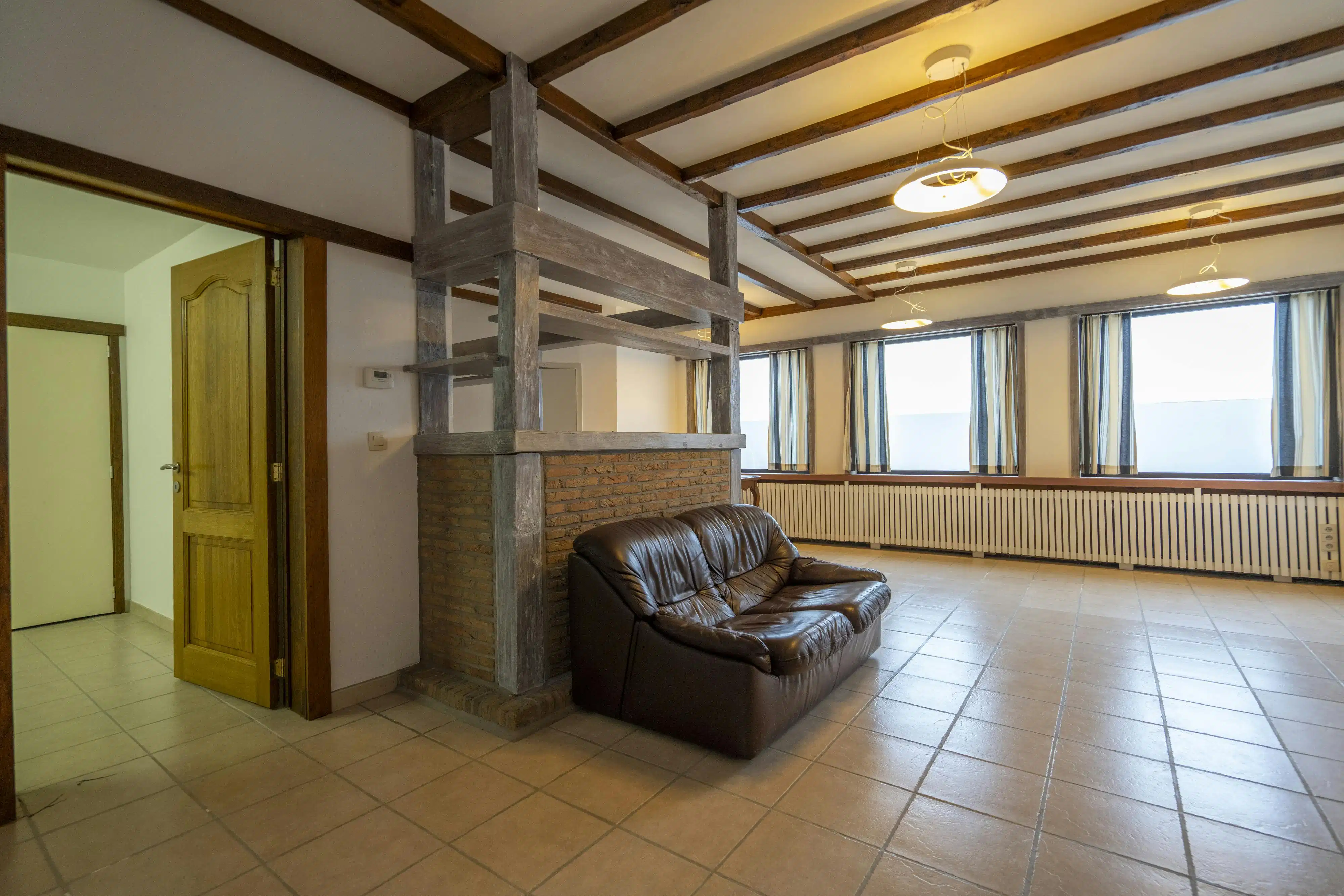 Commercieel interessant pand met woonst in Rekkem foto 4