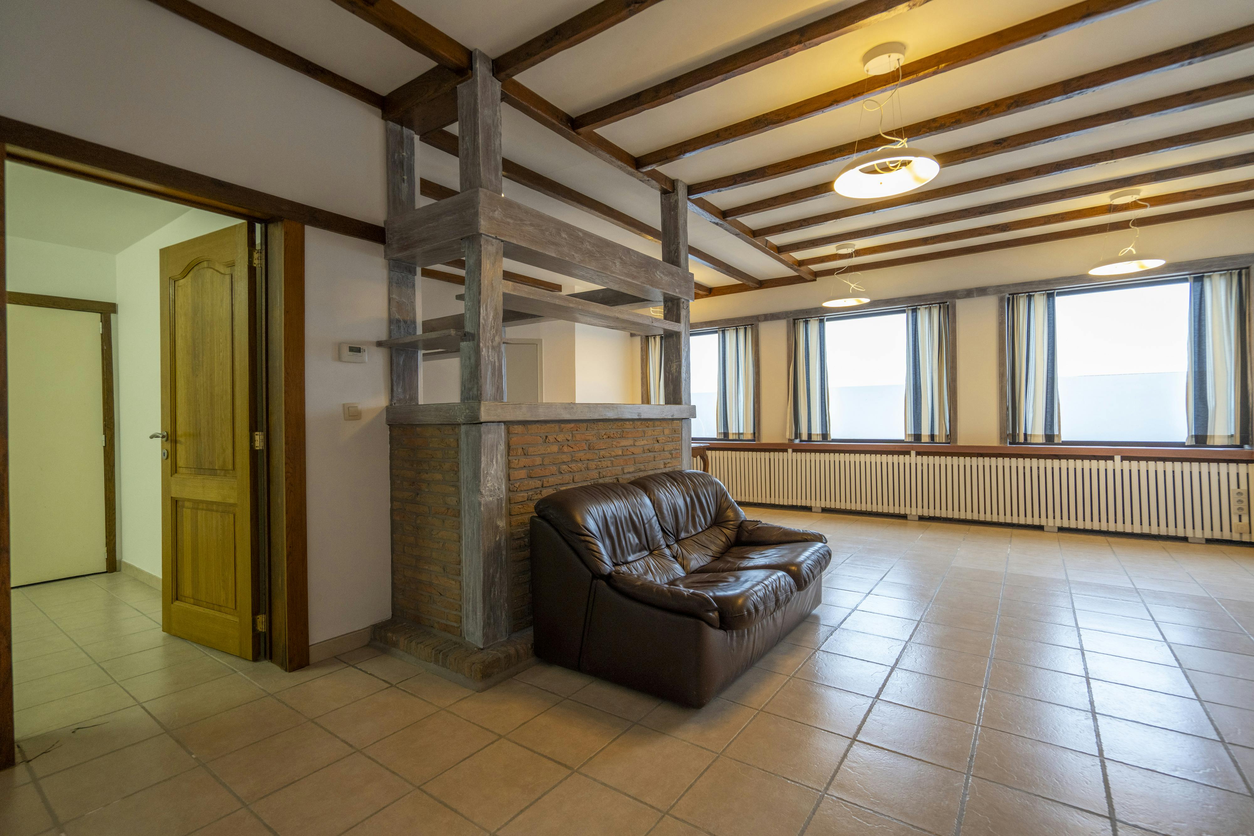 Commercieel interessant pand met woonst in Rekkem foto 4