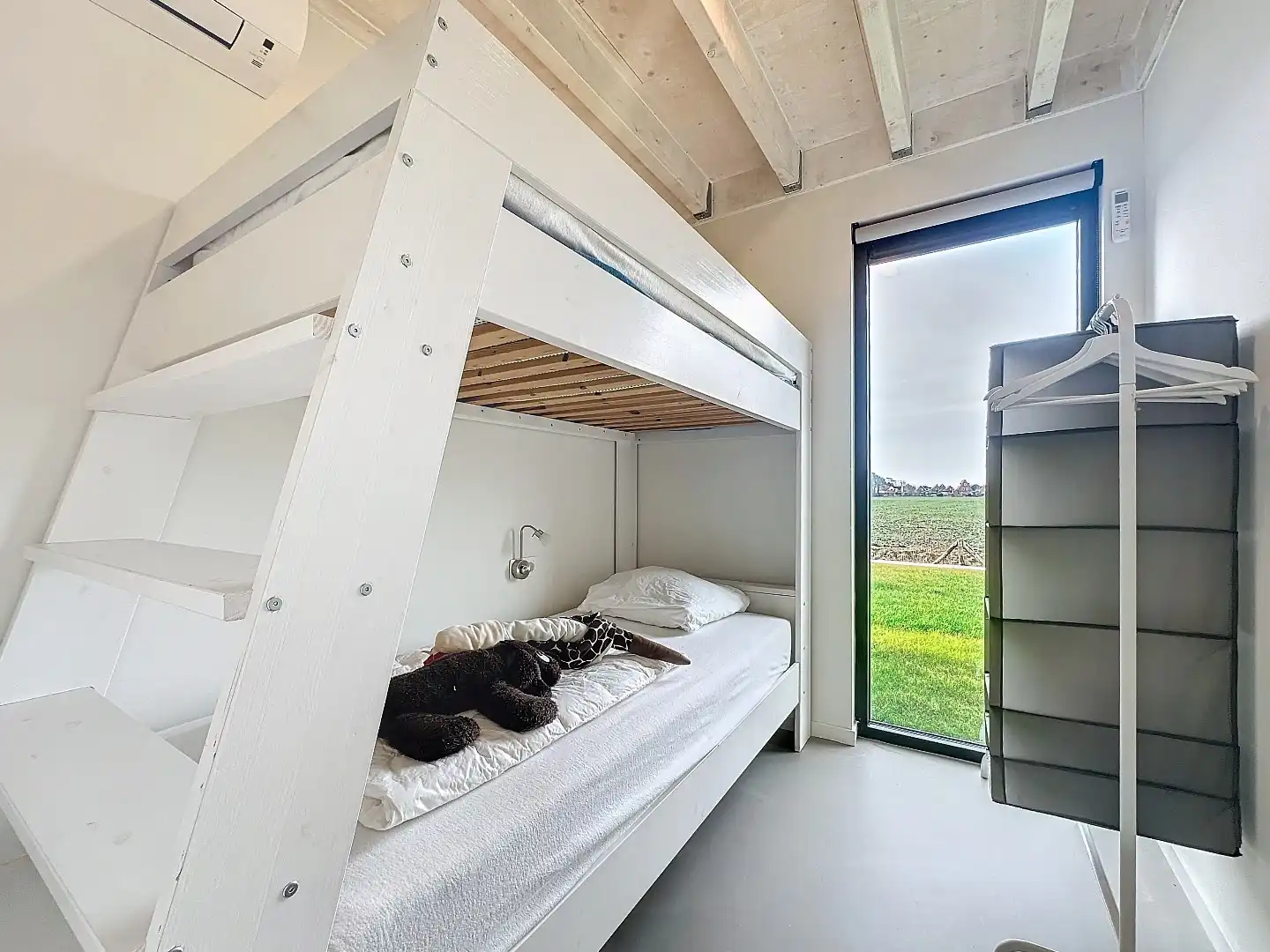 Exclusieve dijkwoning met eigen guesthouse foto 45