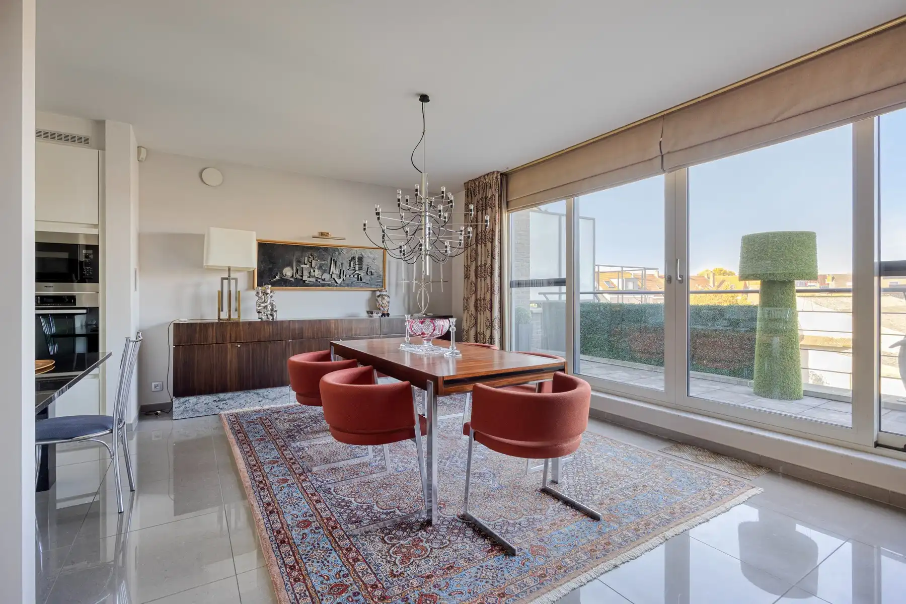 Mooi appartement met tijdloze architectuur in nieuwstaat foto {{pictureIndex}}