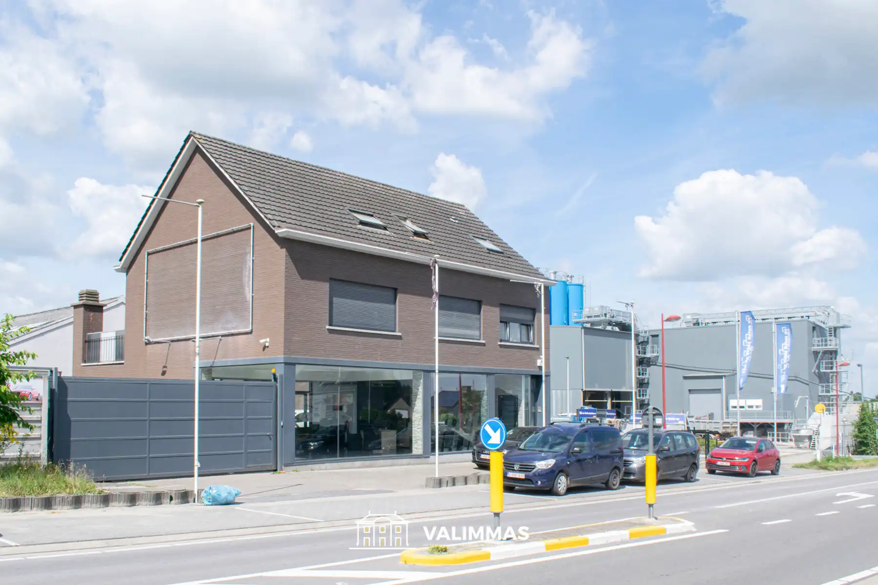 Handelsruimte / showroom met opslagplaats en parking... foto 3