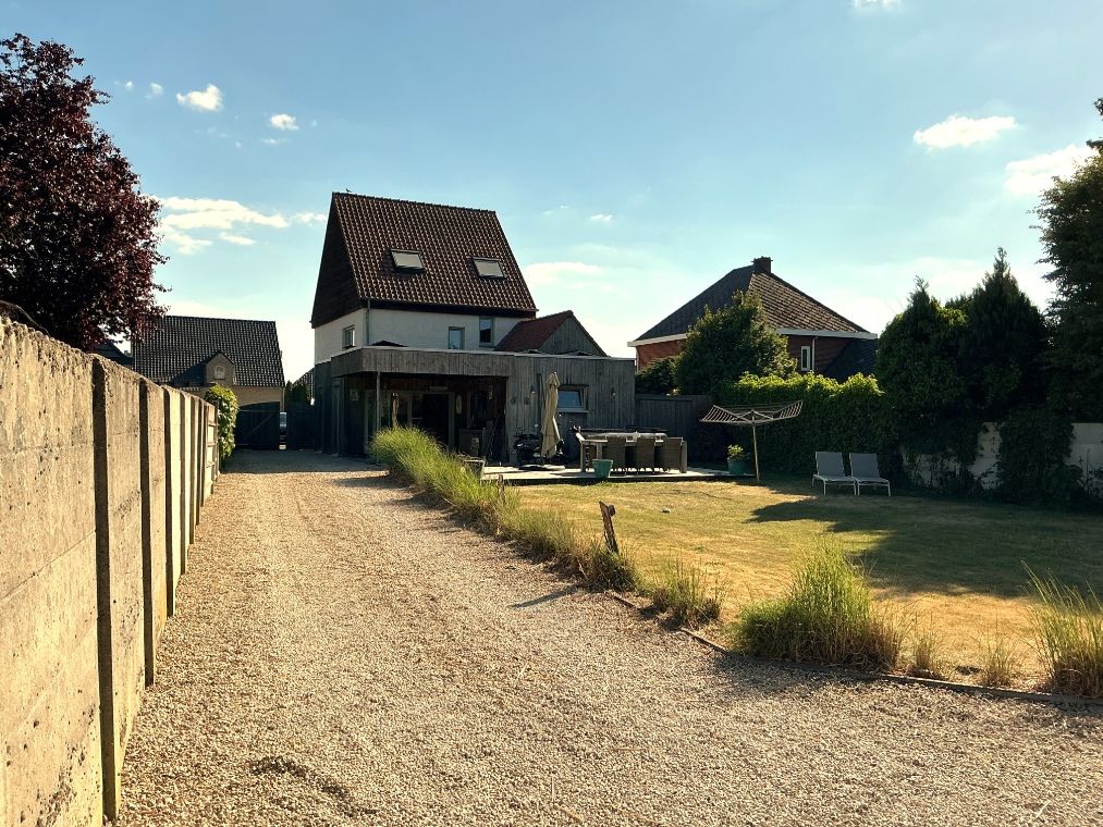 Energiezuinige woning met zonnepanelen, 3 grote slaapkamers, mooie tuin met bergplaats, zalig uitzicht foto 30