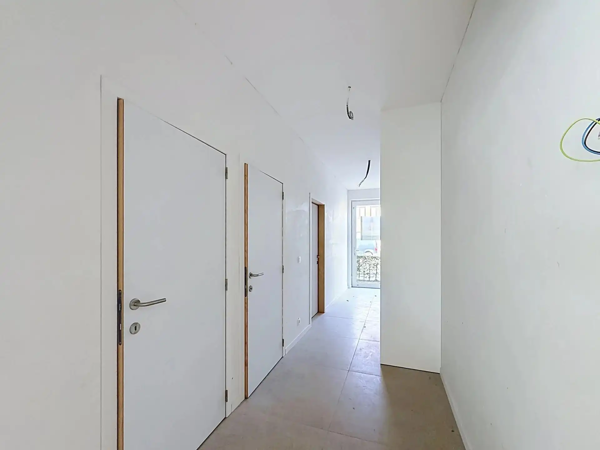 Luxueus en modern afgewerkt gelijkvloers appartement met tuin en 1 slaapkamer. foto 13