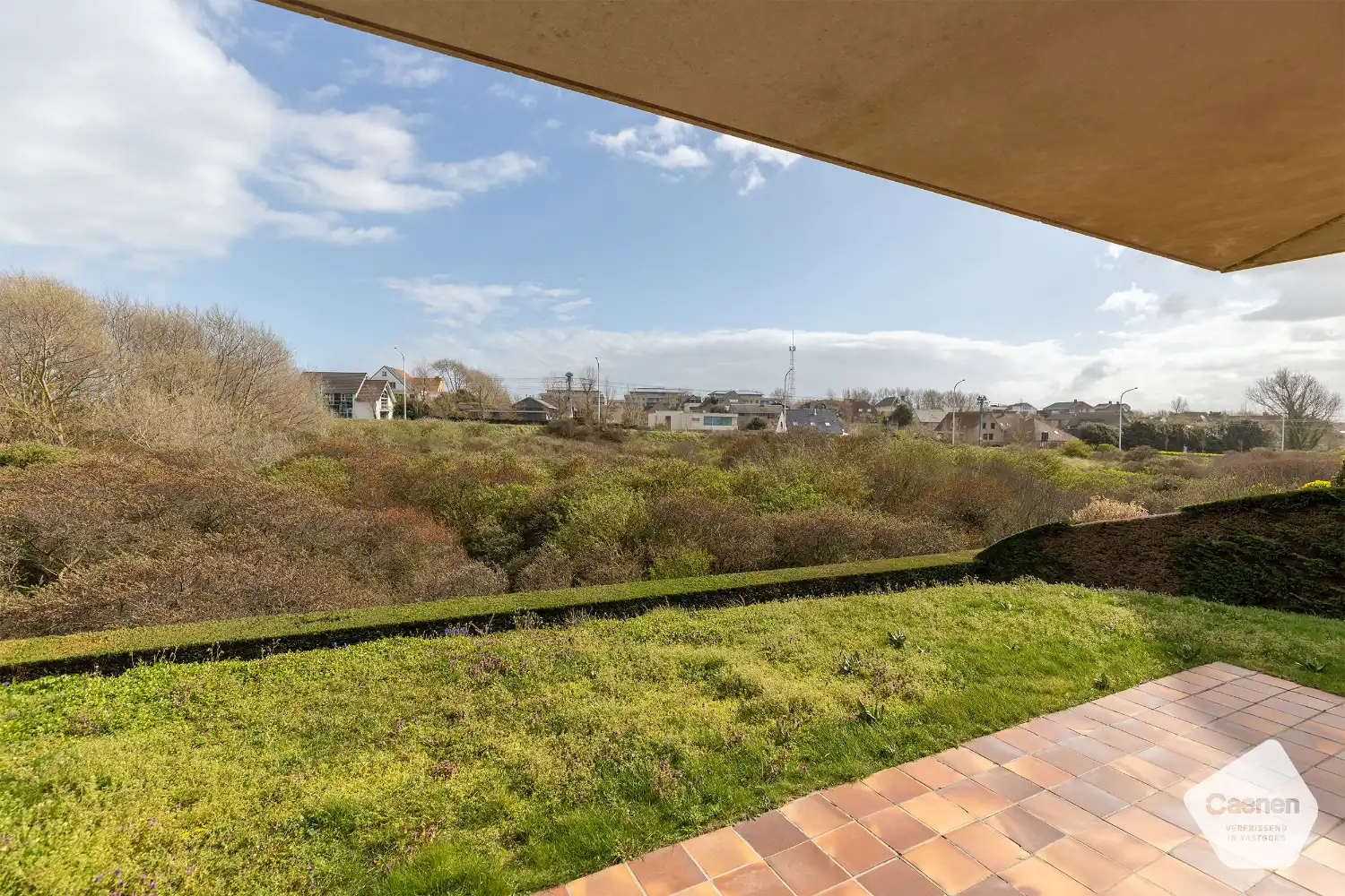 Ruim, zuid-west gericht appartement met zicht op de duinen foto 12