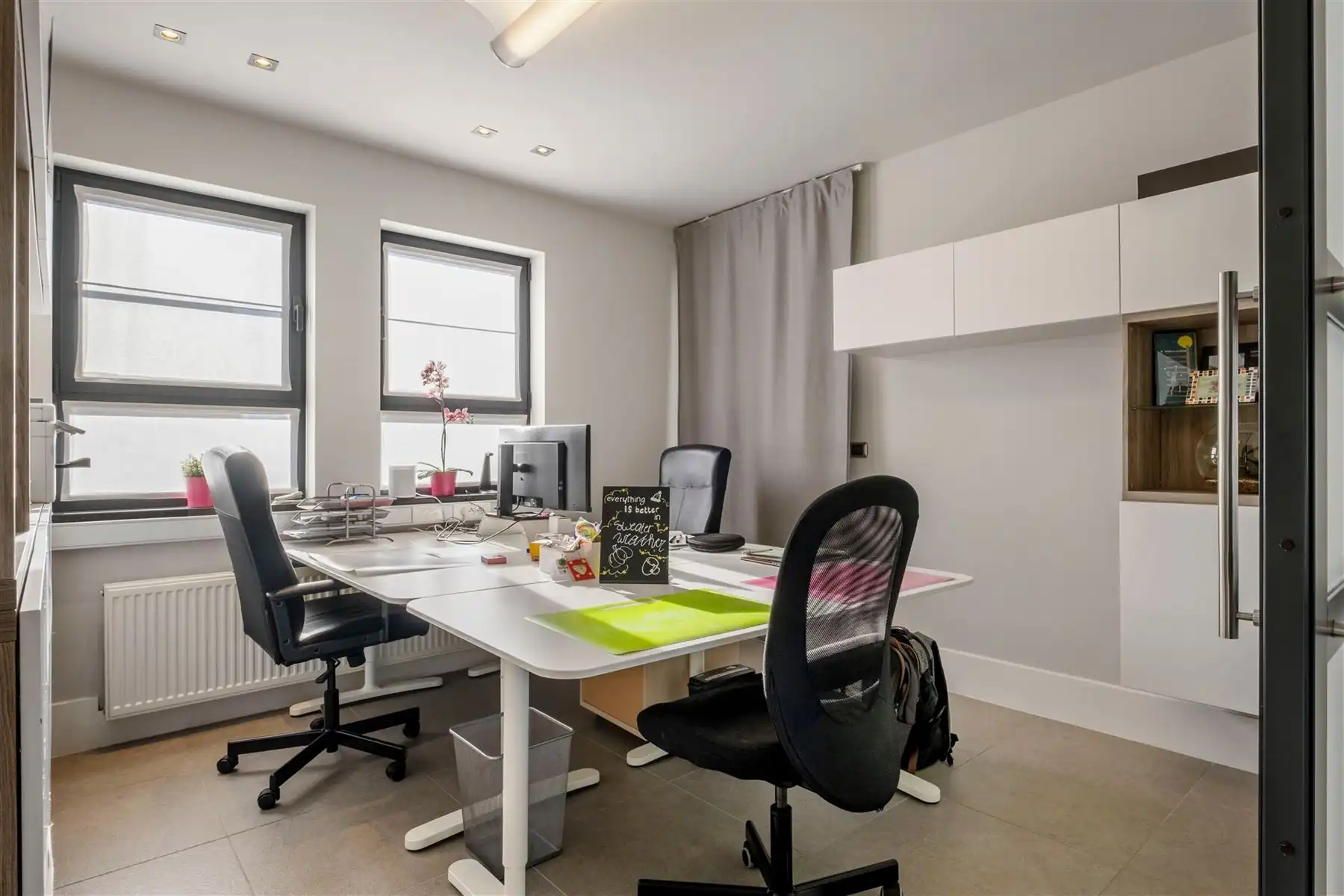 Instapklare gezinswoning met zwembad en multifunctioneel bijgebouw foto 8