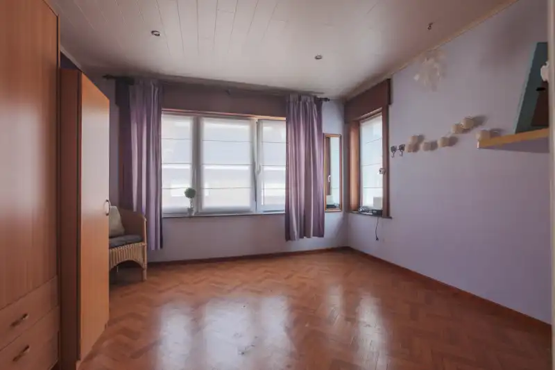 Handelspand (winkel) met woonst en magazijntje van +/- 130m². foto 14