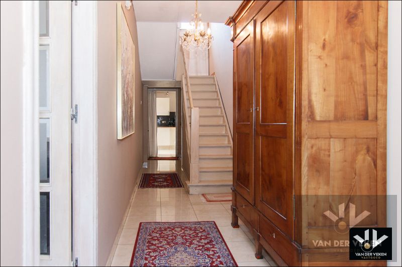 RUIME, VERZORGDE RIJWONING MET TOFFE STADSTUIN foto 2