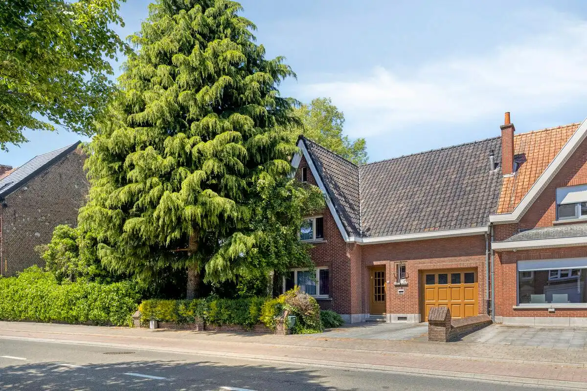 Karaktervolle gezinswoning op 1524m² te koop in Kortrijk! foto 4