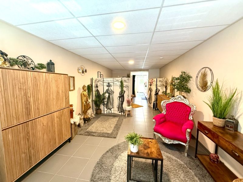 Gelijkvloerse multifunctionele ruimte met buitenruimte foto 3