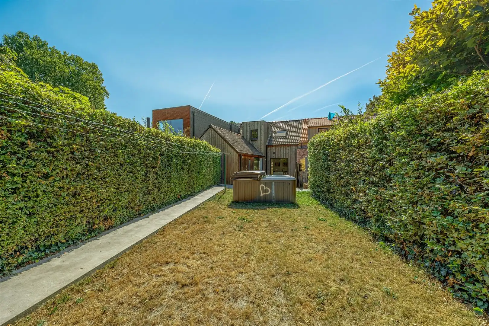 Zelf wonen of investeren? Ideaal in deze GB met tuin!! foto 2