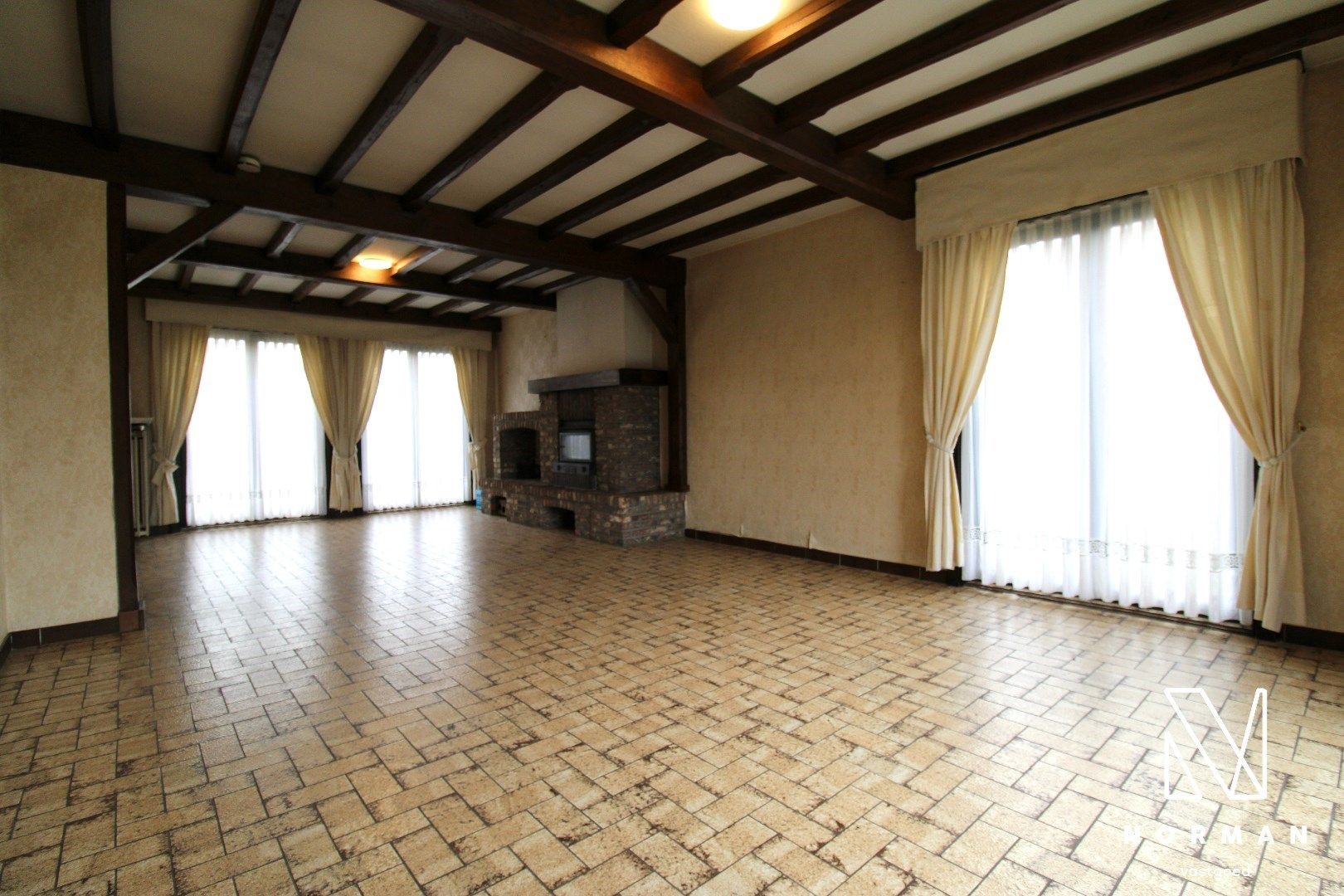 Halfopen woning met 4 slaapkamers en uitweg op toplocatie foto 8
