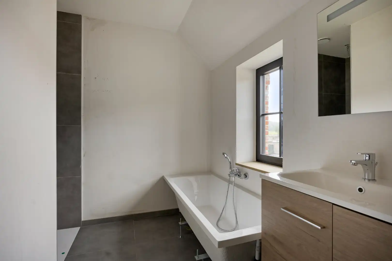 Afgewerkte halfopen bebouwing met 3 slaapkamers, tuin, terras en garage in Kerkom! - EPB A kWh/m² - bewoonbare opp. 147 m² - 6% BTW Mogelijk foto 21