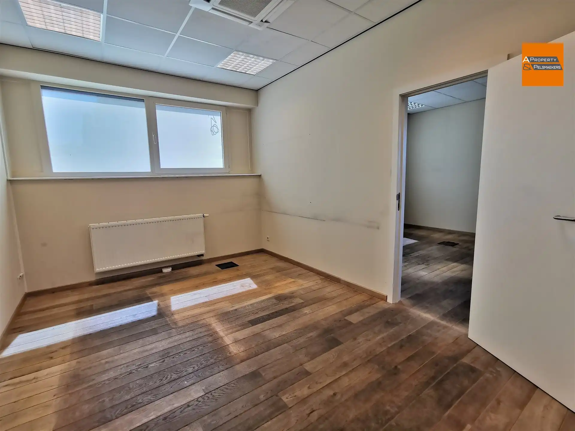 Bedrijfspand met verschillende mogelijkheden op uitstekende locatie foto 11