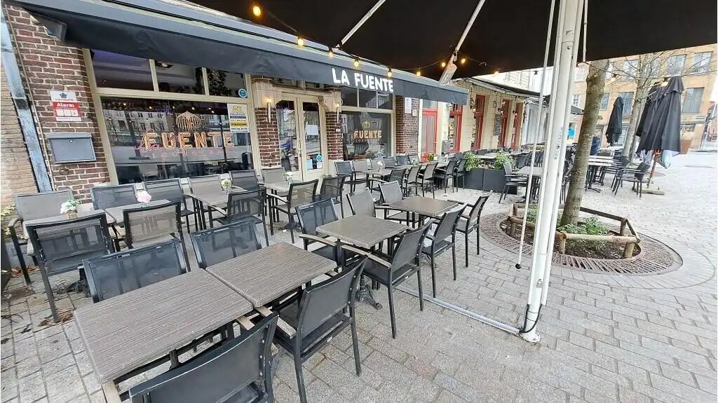 Overname instapklare lounge- en tapasbar met ruim terras in Brugge foto 10