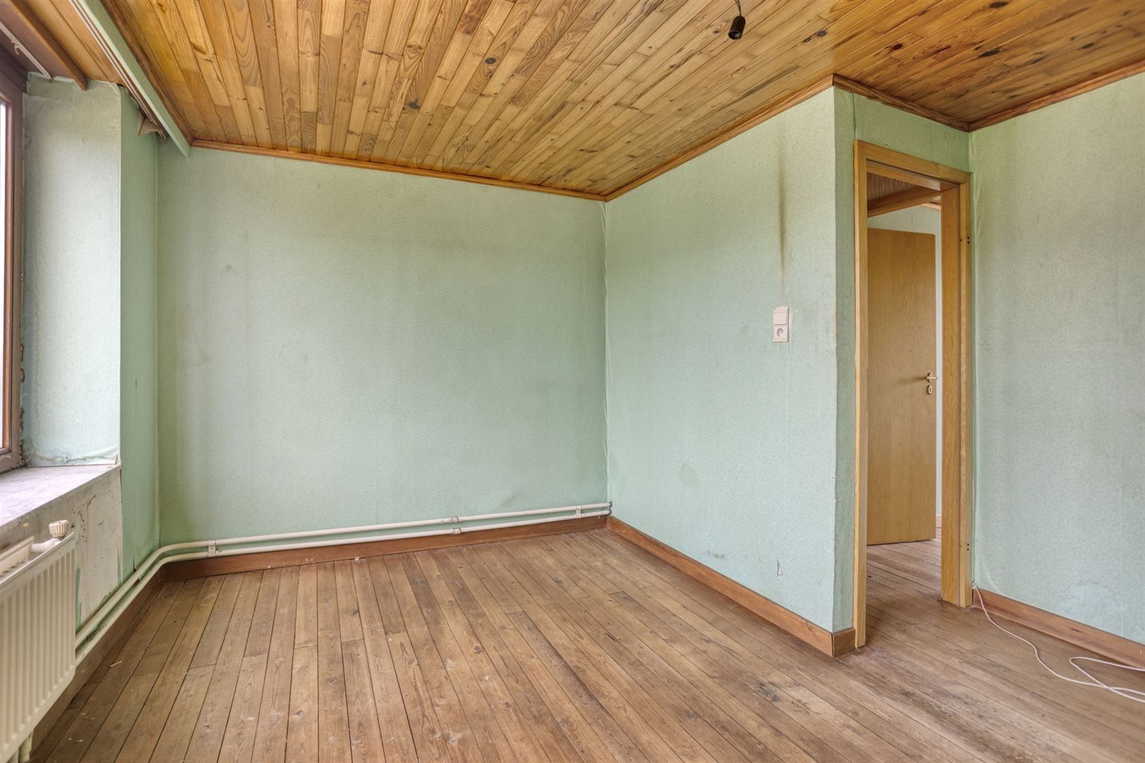 TE KOOP: Te renoveren woning op een perceel van 11a33ca! foto 19