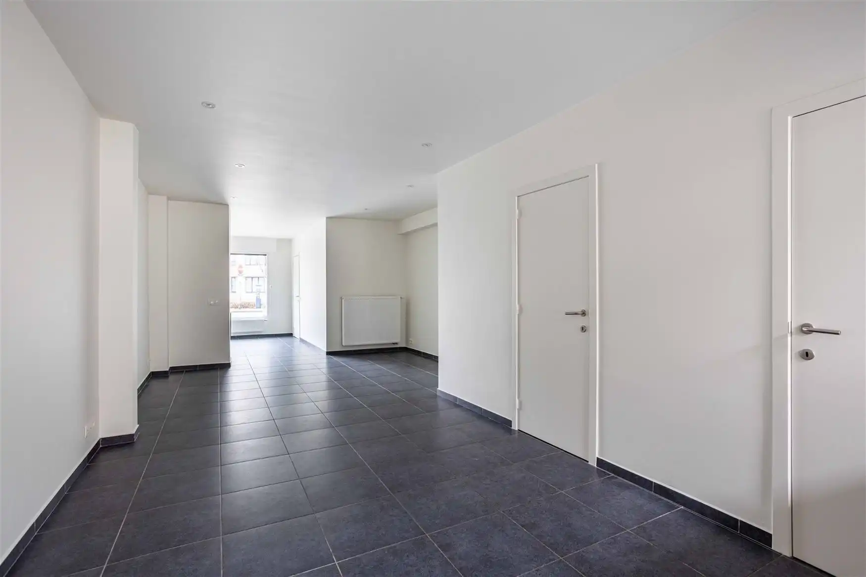 Instapklare woning met 4 kamers en koer in Gent foto 7