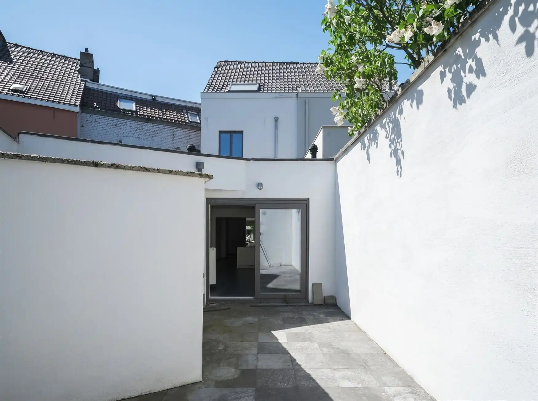Instapklare woning met 4 kamers en koer in Gent foto 7