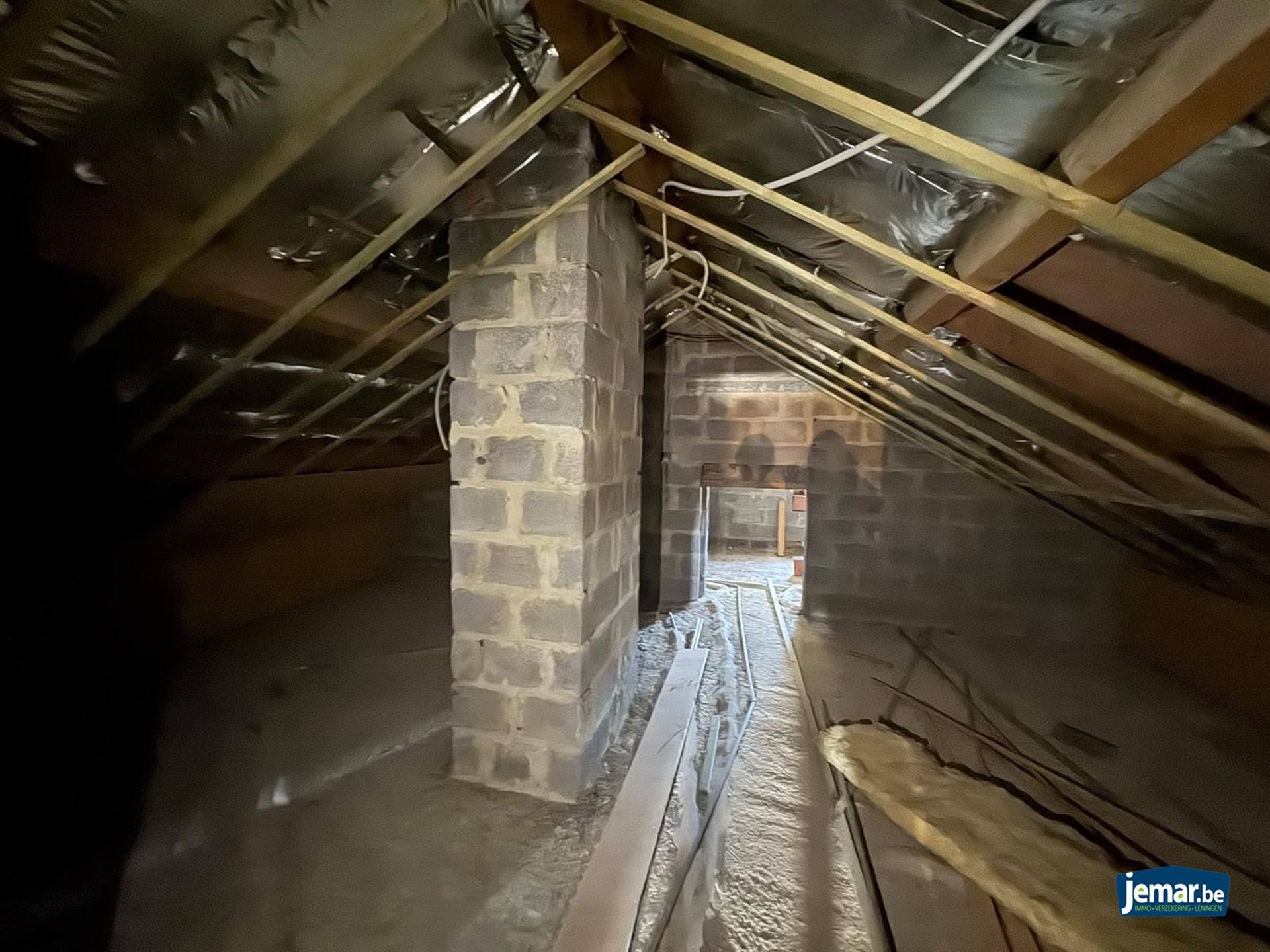 Vrijstaande bungalow woning met 3 slaapkamers en inpandige garage  foto 19