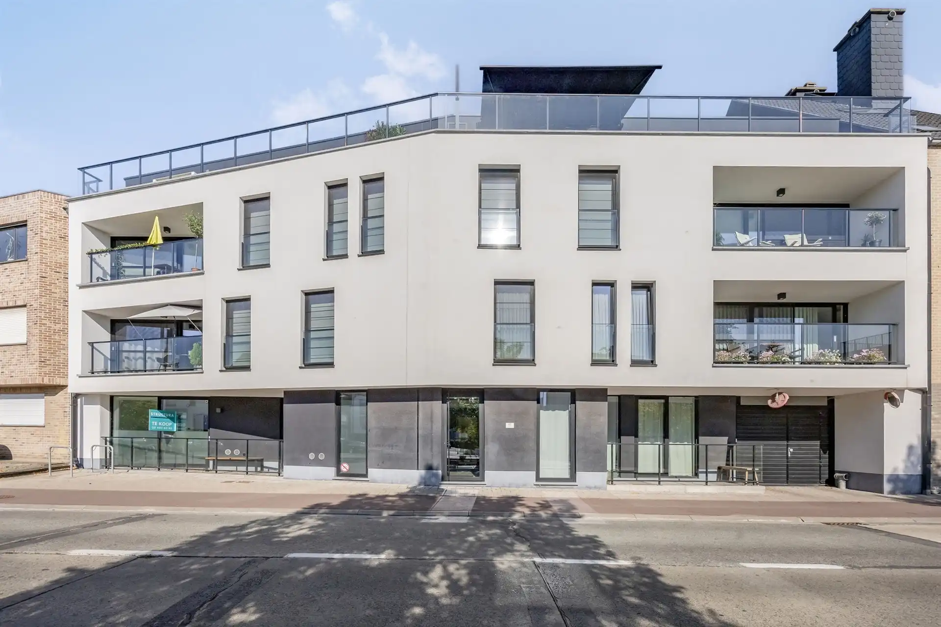 Handel-kantoor ruimte te huur nabij centrum Merchtem  foto {{pictureIndex}}