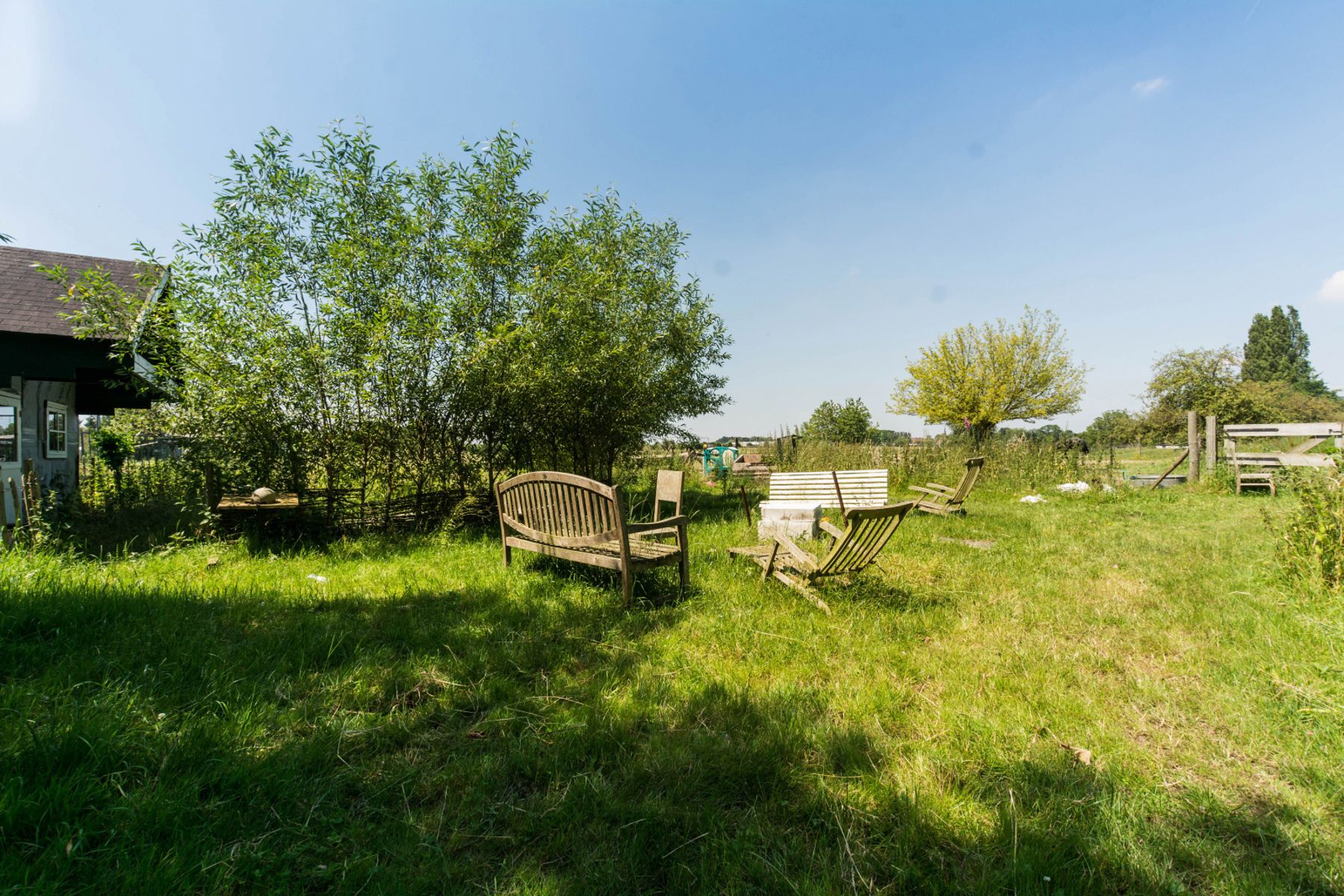 Een verder af te werken (deels ruwbouw) hoeve met grote tuin foto 6