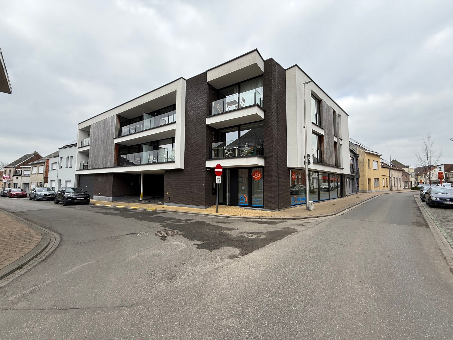 LIEDEKERKE - Luxueus appartement met staanplaats. foto 17