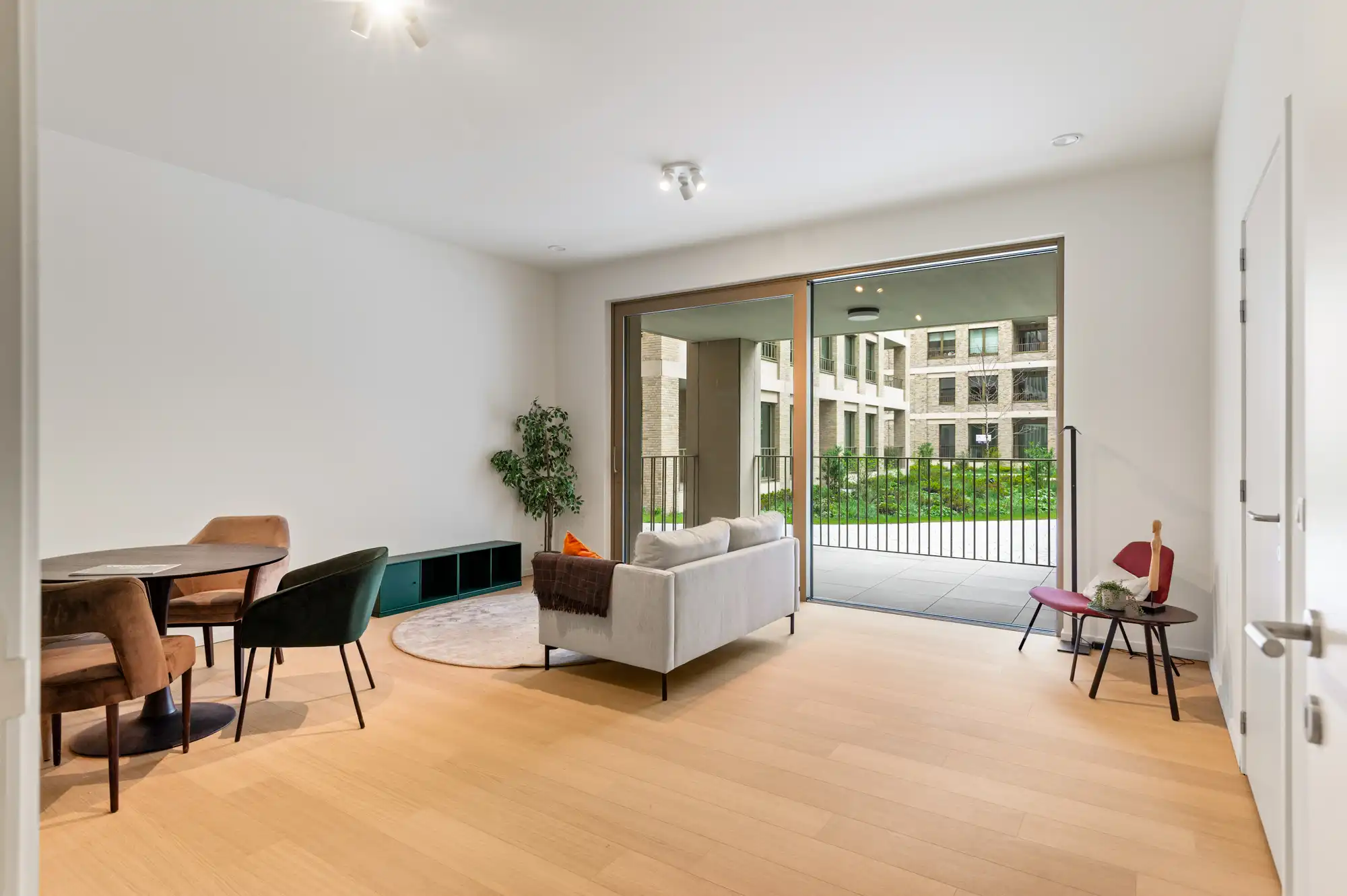Ruim nieuwbouw app. van 148 m² met handel-/praktijkruimte foto 3