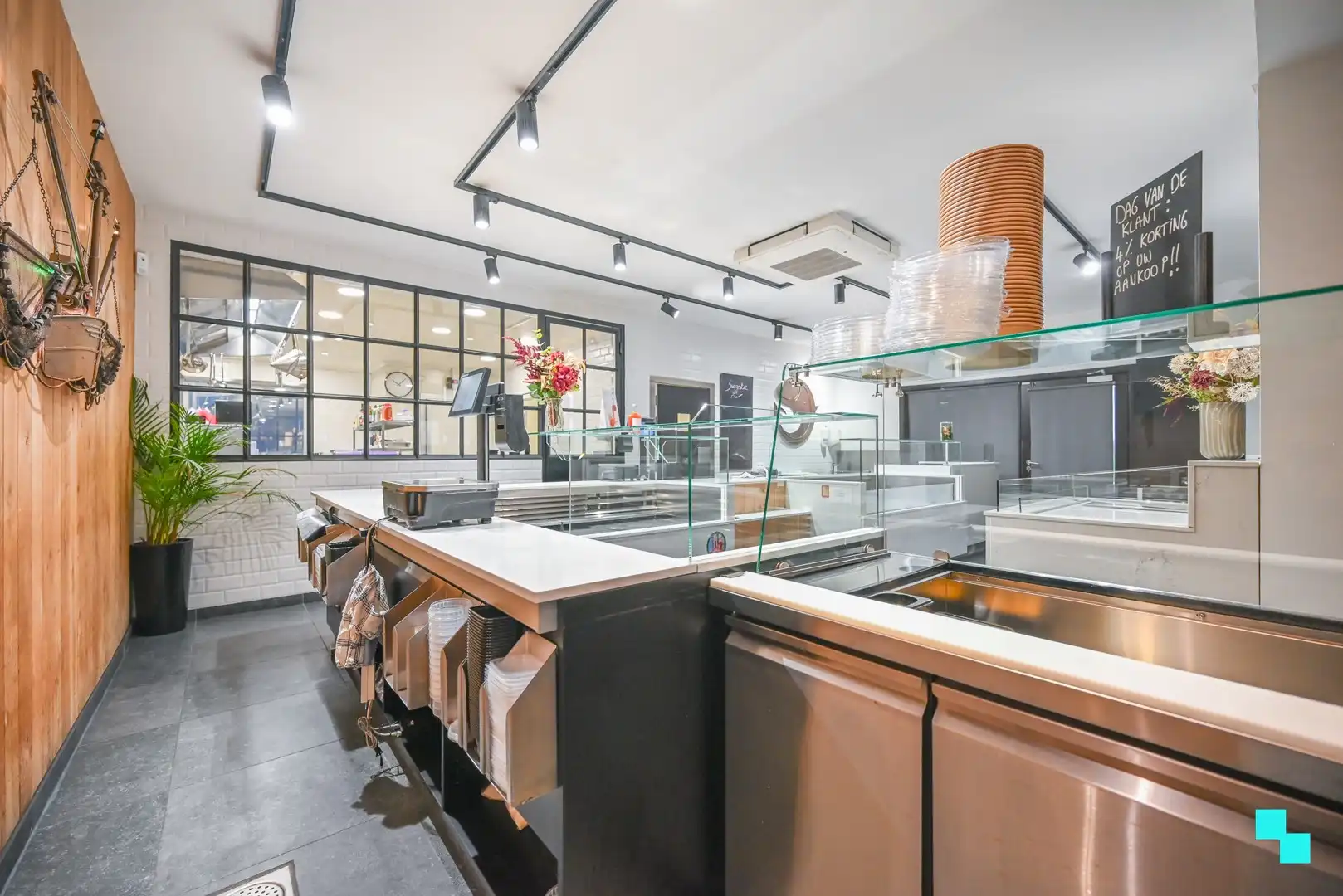 Multifunctionele handelszaak met loods en appartement in Anzegem! foto 5