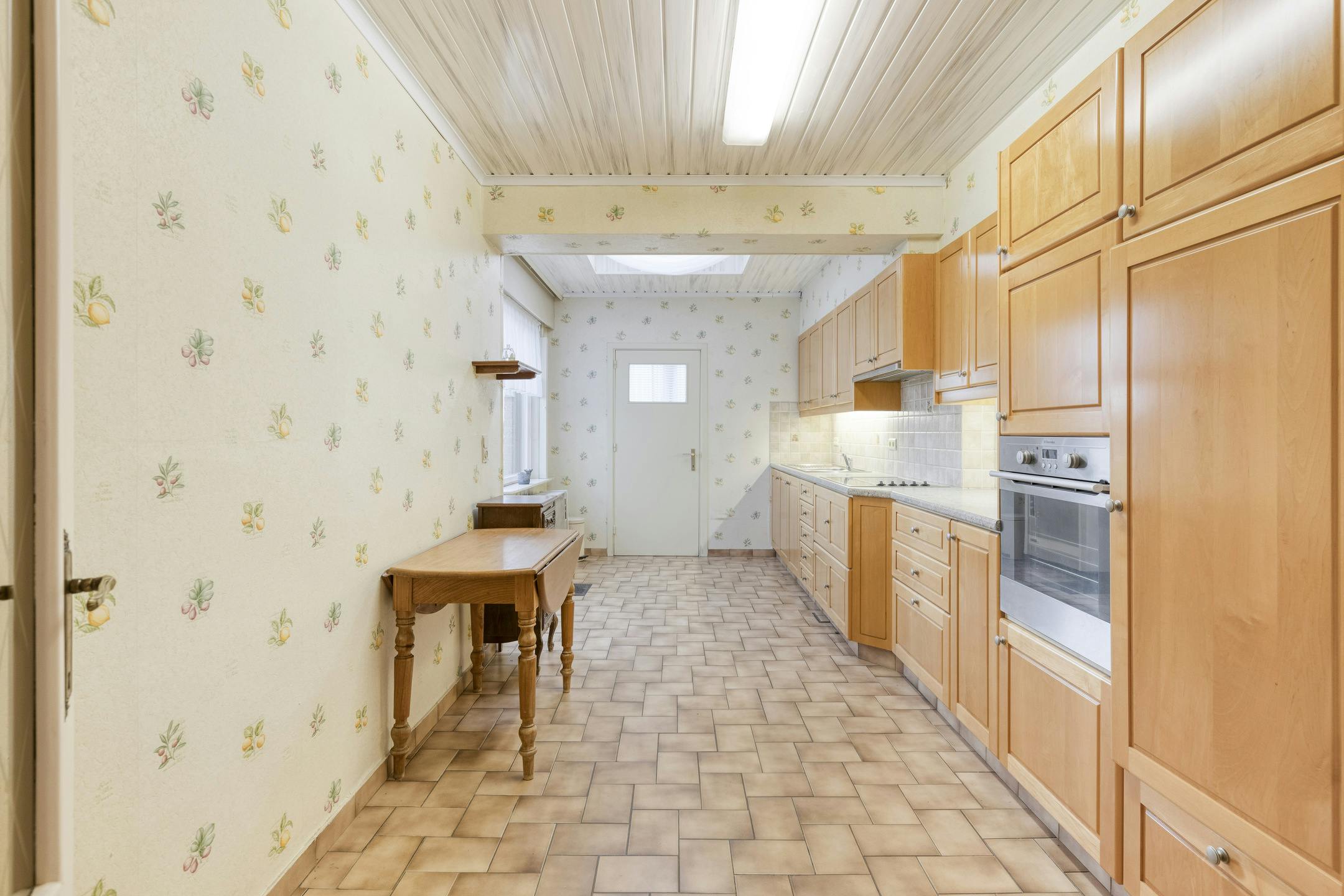 Woning met 3 slaapkamers, garage en tuin te koop. foto 4