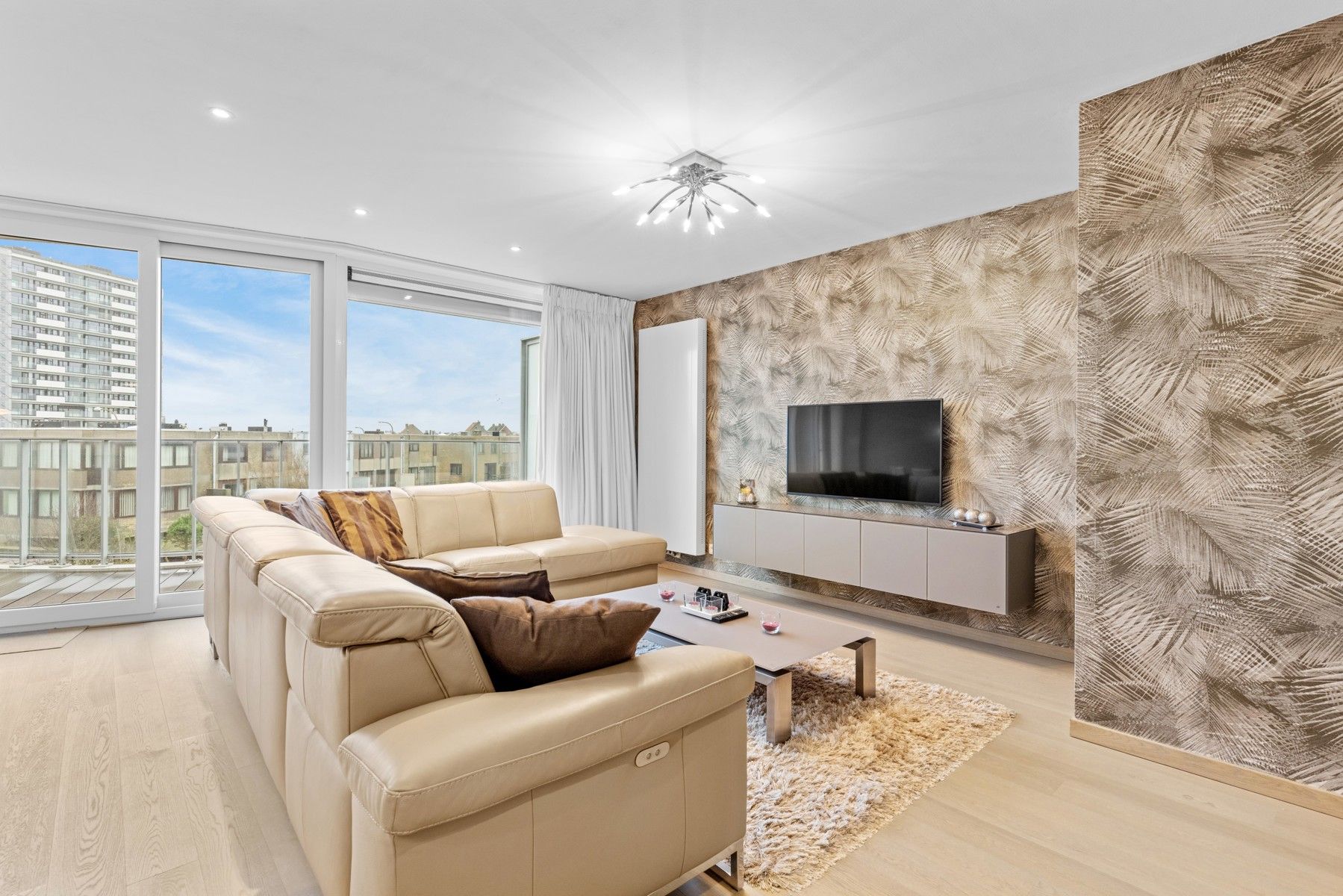 Ruim appartement met 2 terrassen en dubbele garage foto 4