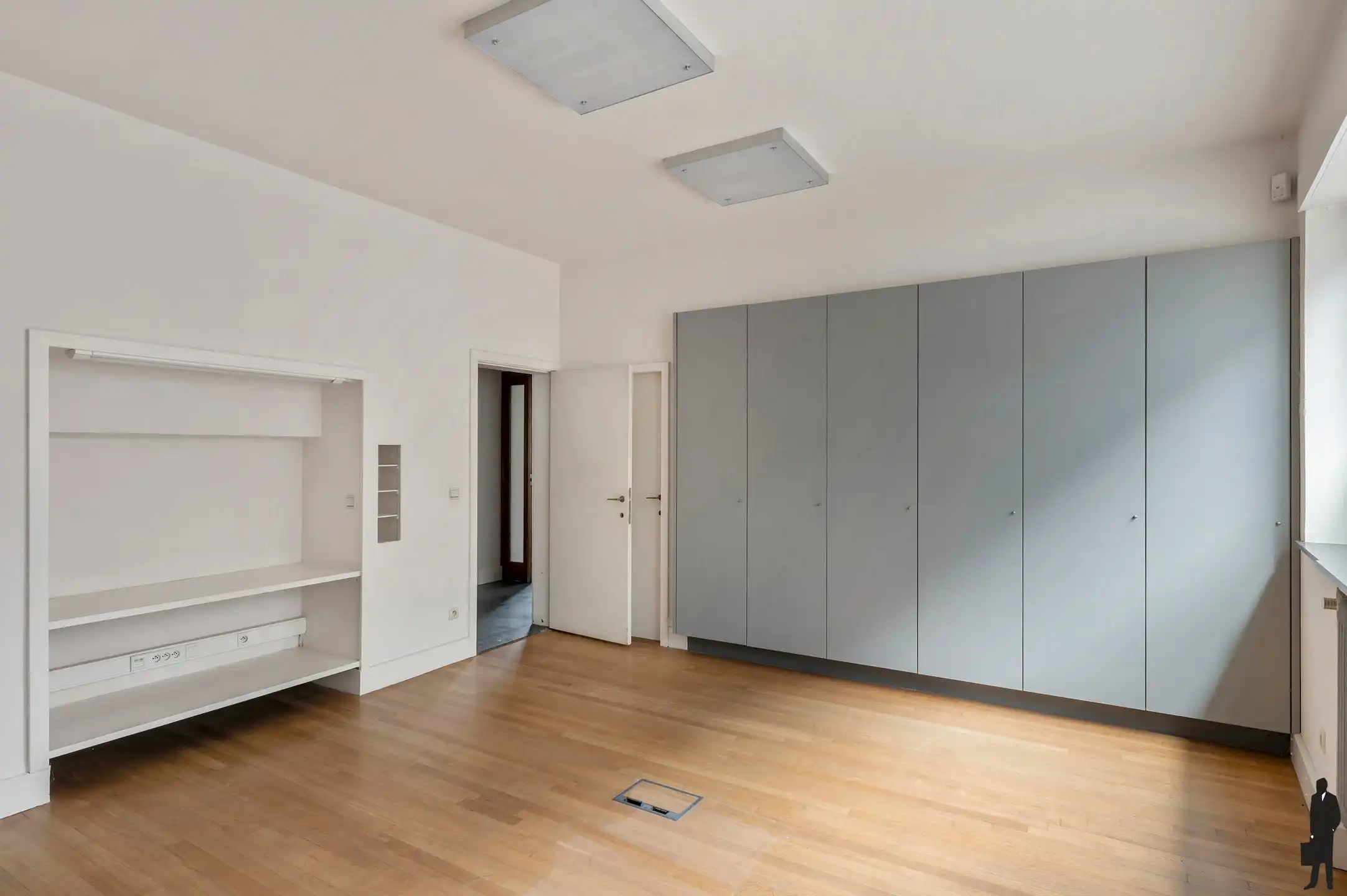 Modernistisch hoekpand met garage in de Tentoonstellingswijk foto 8