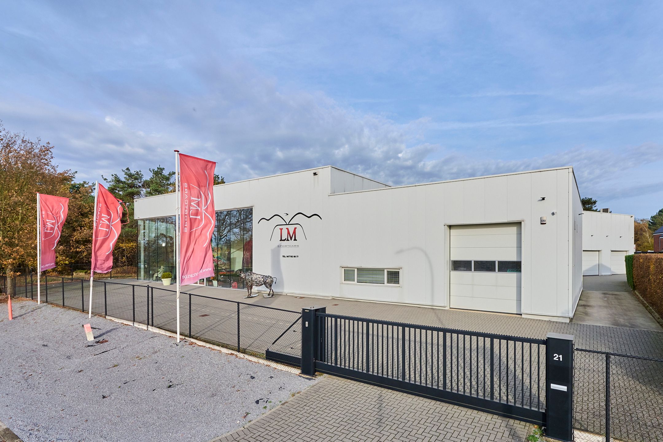 TE KOOP: unieke showroom met kantoren – ZICHTLOCATIE foto 2