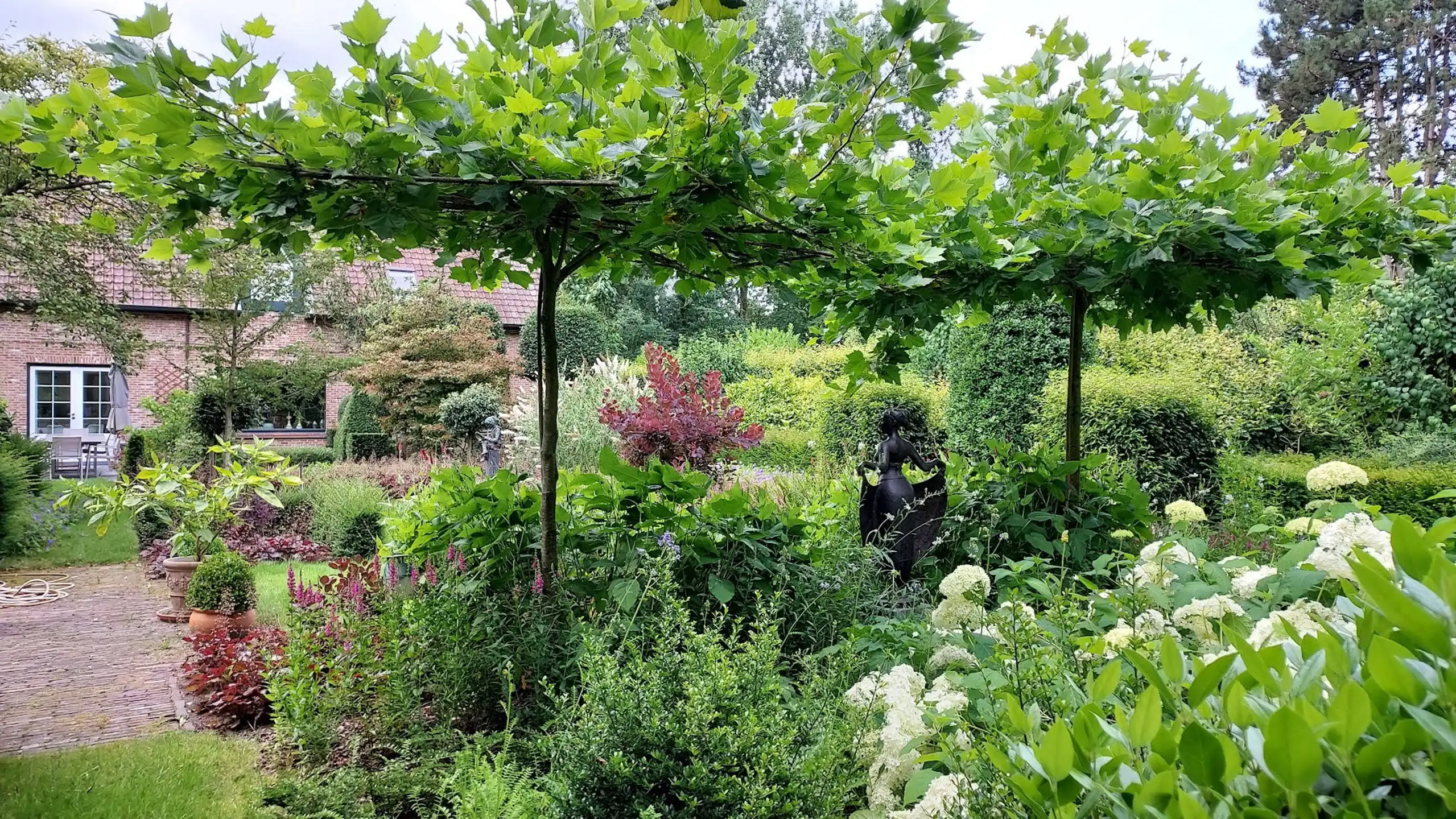 Villa met kantoor en 5 slpk. in groene rand van Turnhout foto 49