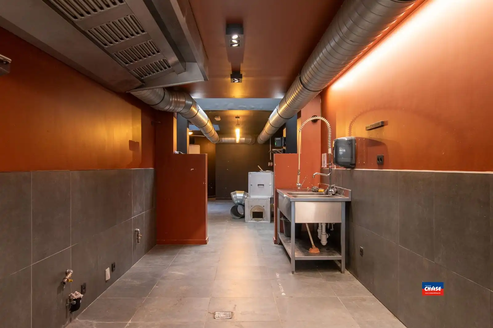 Handelspand op zeer gunstige ligging. foto 8