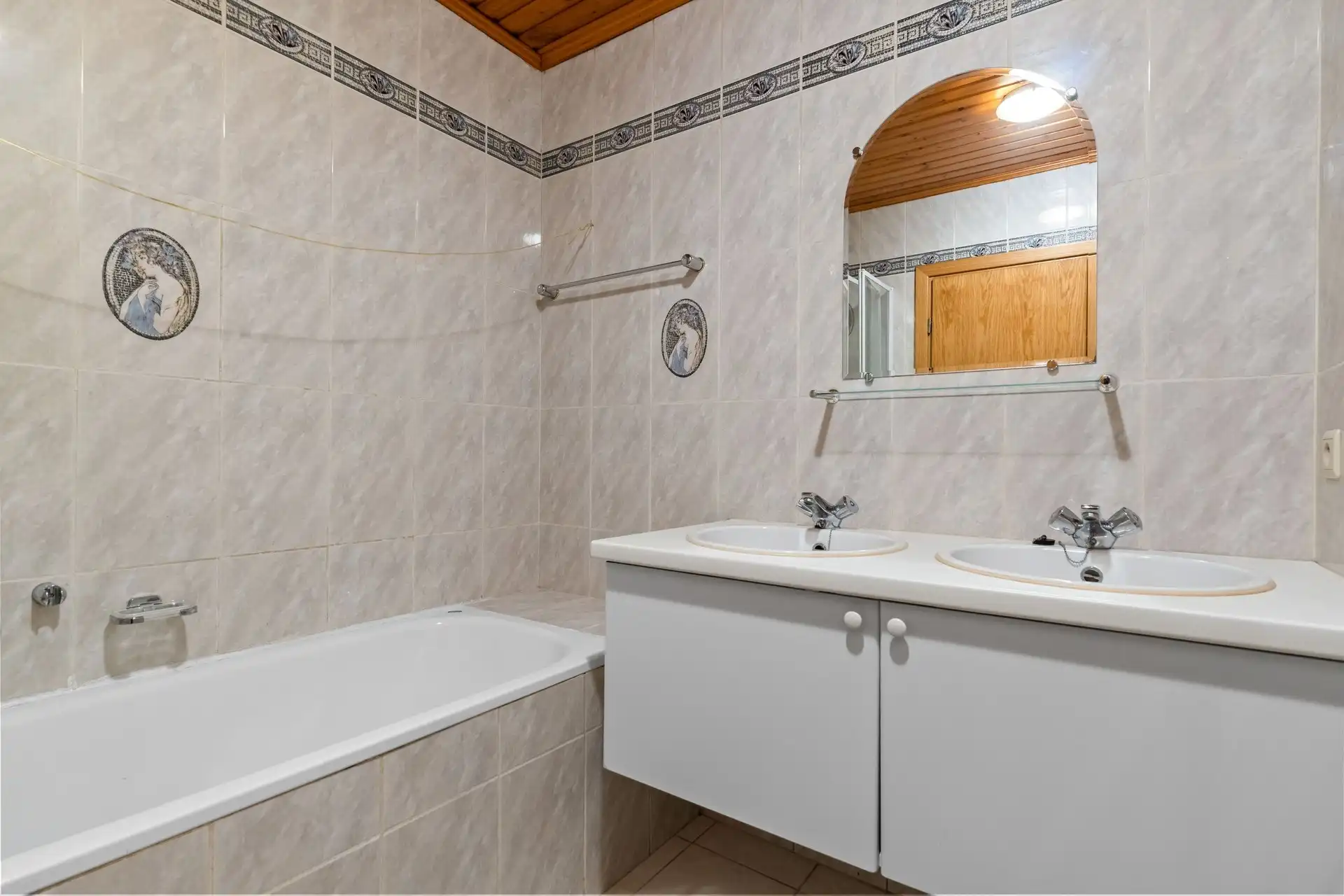 Ruim 2-slaapkamer appartement, bemeubeld en met bijhorende garage nabij het Donkmeer te Berlare foto 8