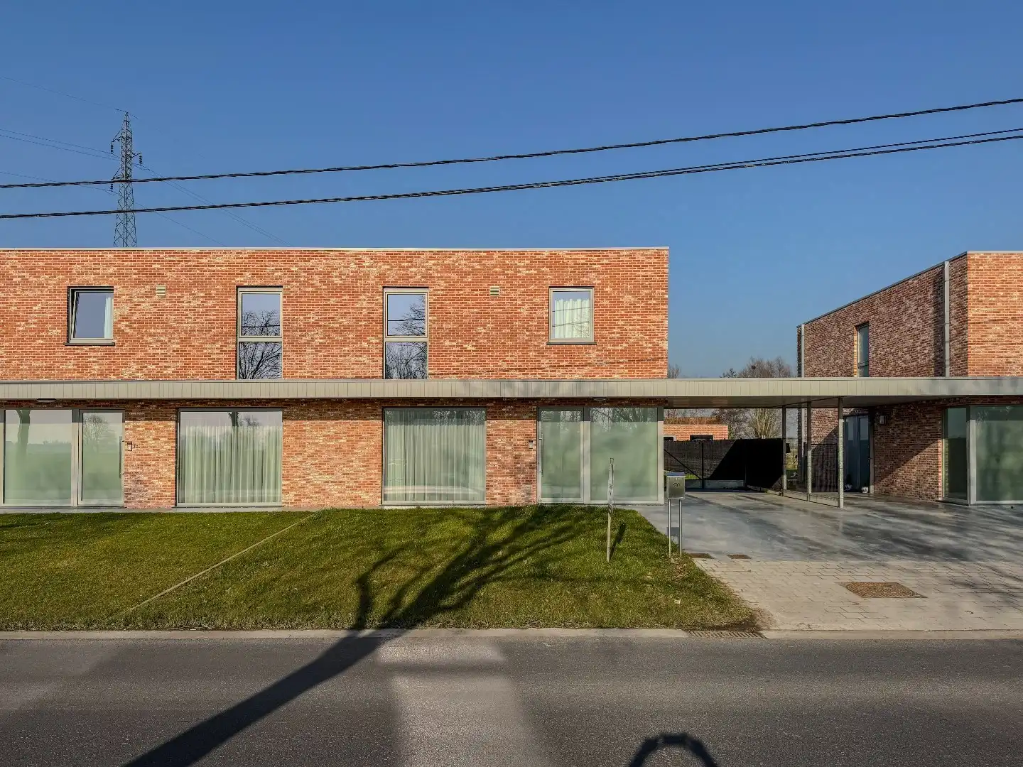 Prachtige nieuwbouwwoning met 3 slaapkamers, carport en tuin met tuinberging. foto 24