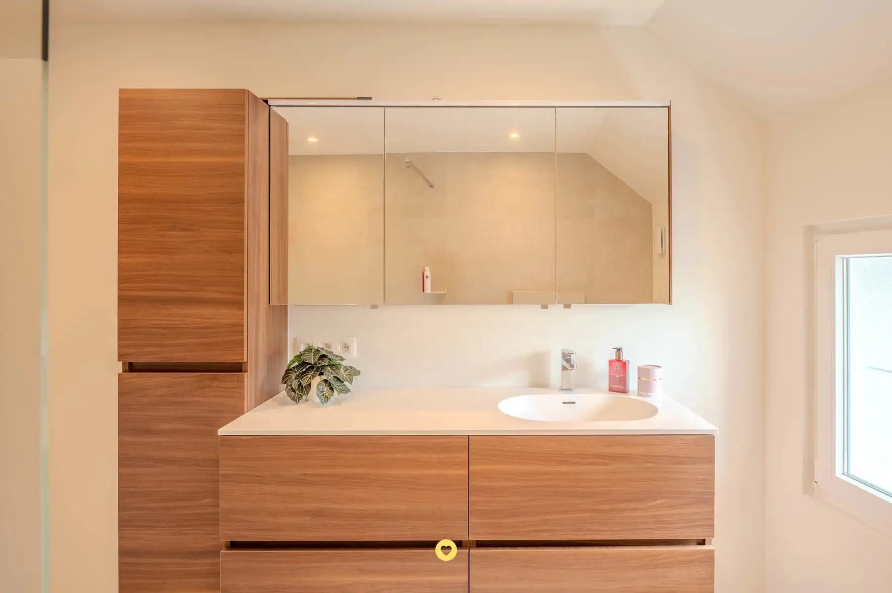 HOB met praktijkruimte, 4 slaapkamers, garage en zonnige tuin foto 15