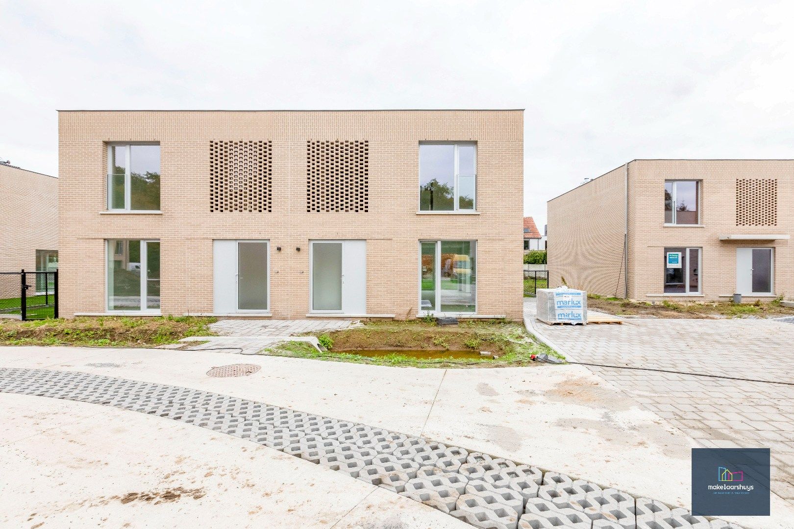 Energiezuinige nieuwbouwwoning met 3 slaapkamers , tuin en staanplaats foto 2