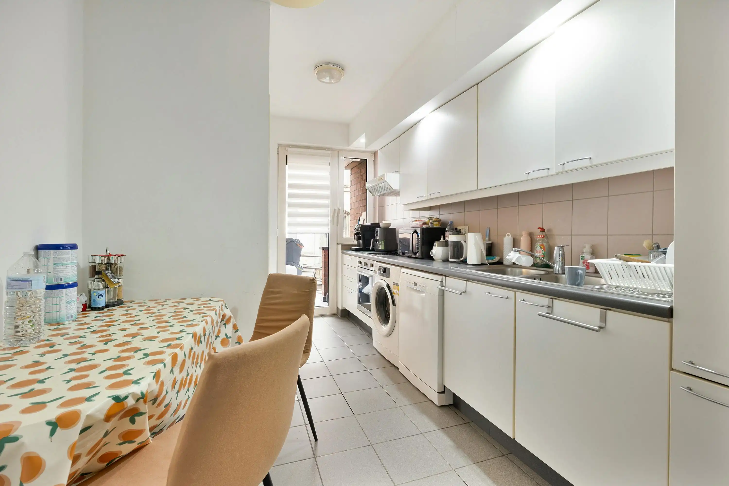 Appartement met twee slaapkamers en balkon gelegen in Elsene. foto 13