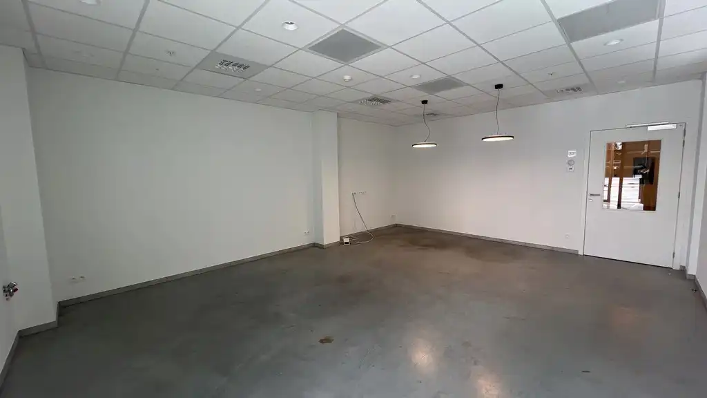 Loods met buitenopslag te huur vlakbij afrit E17 in Sint-Niklaas foto 18