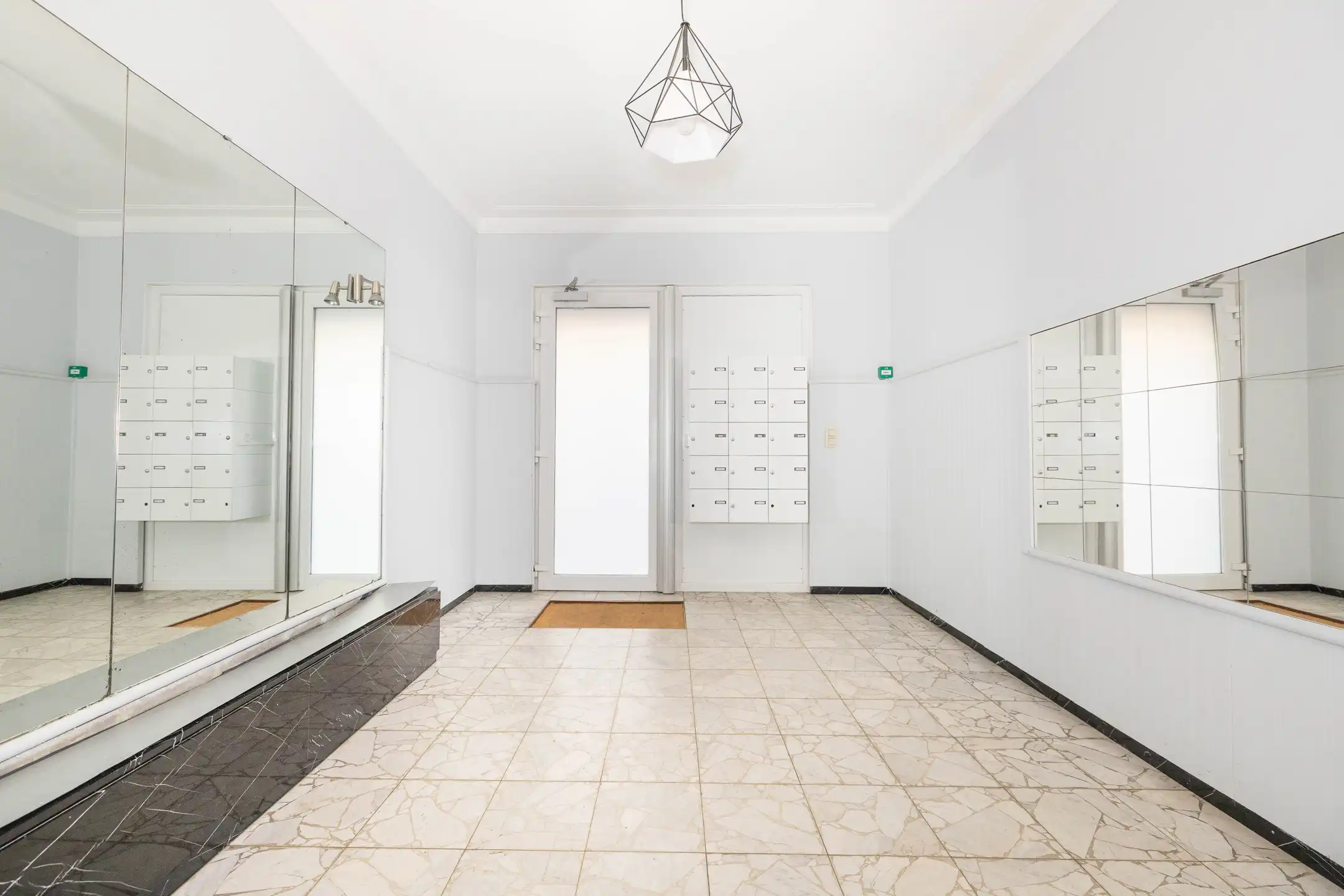 Licht appartement met 1 slaapkamer van ± 70 m² foto 14