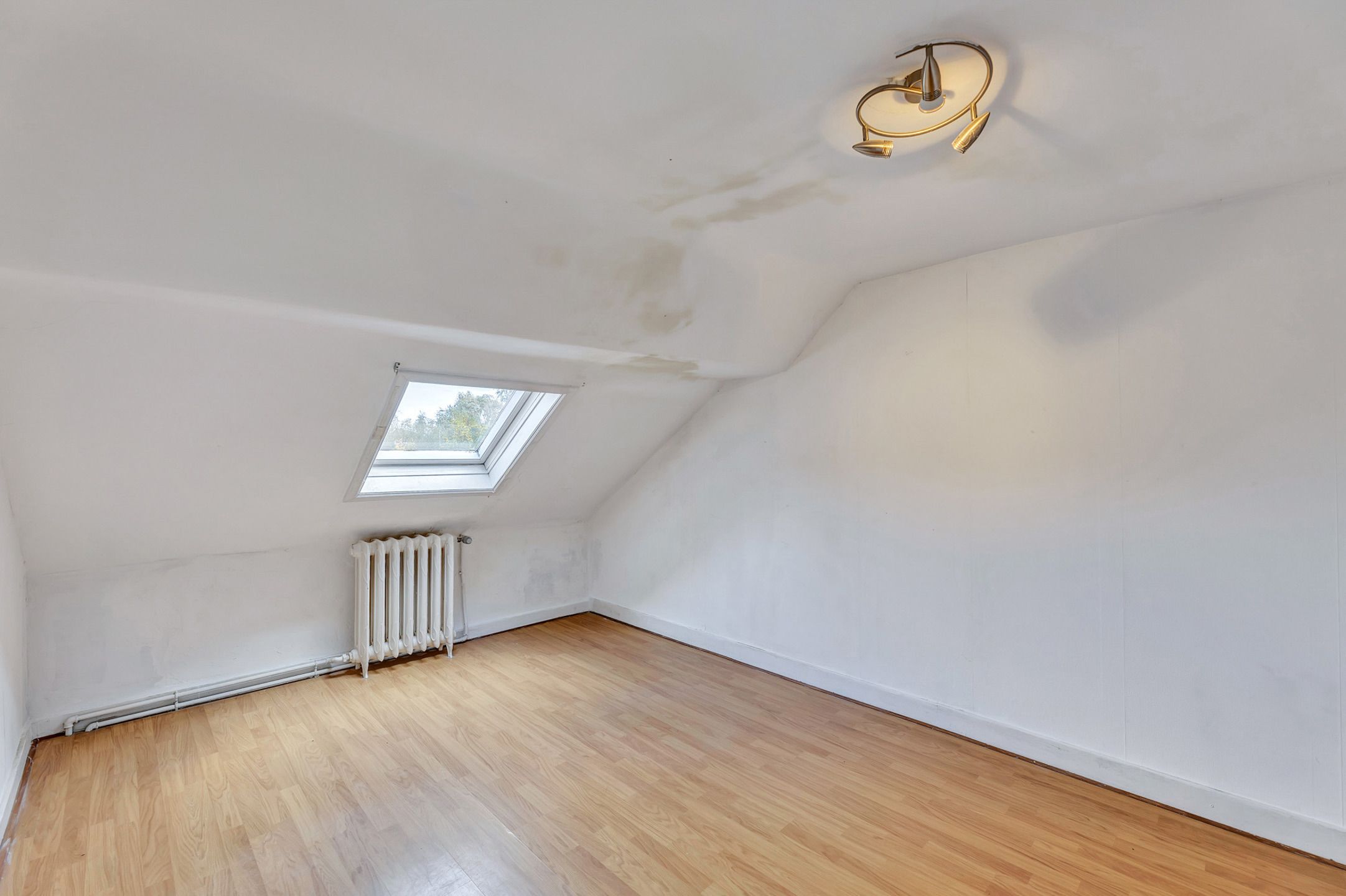 Op te frissen woning met tuin in Ternat! foto 16